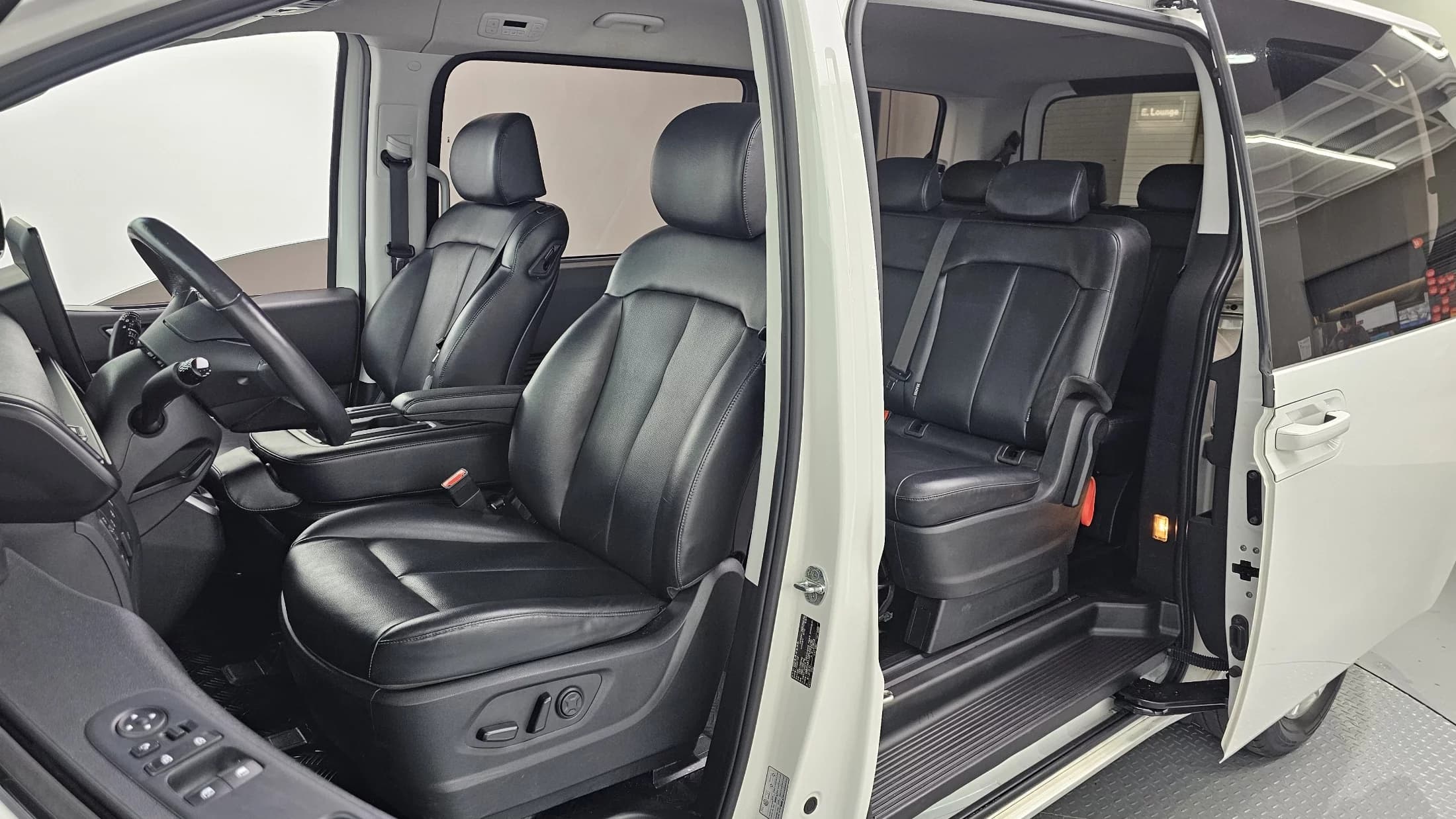Hyundai Staria 4WD Tourer 9-Seater Modern, 2022 г. 58270 км. — фото 13