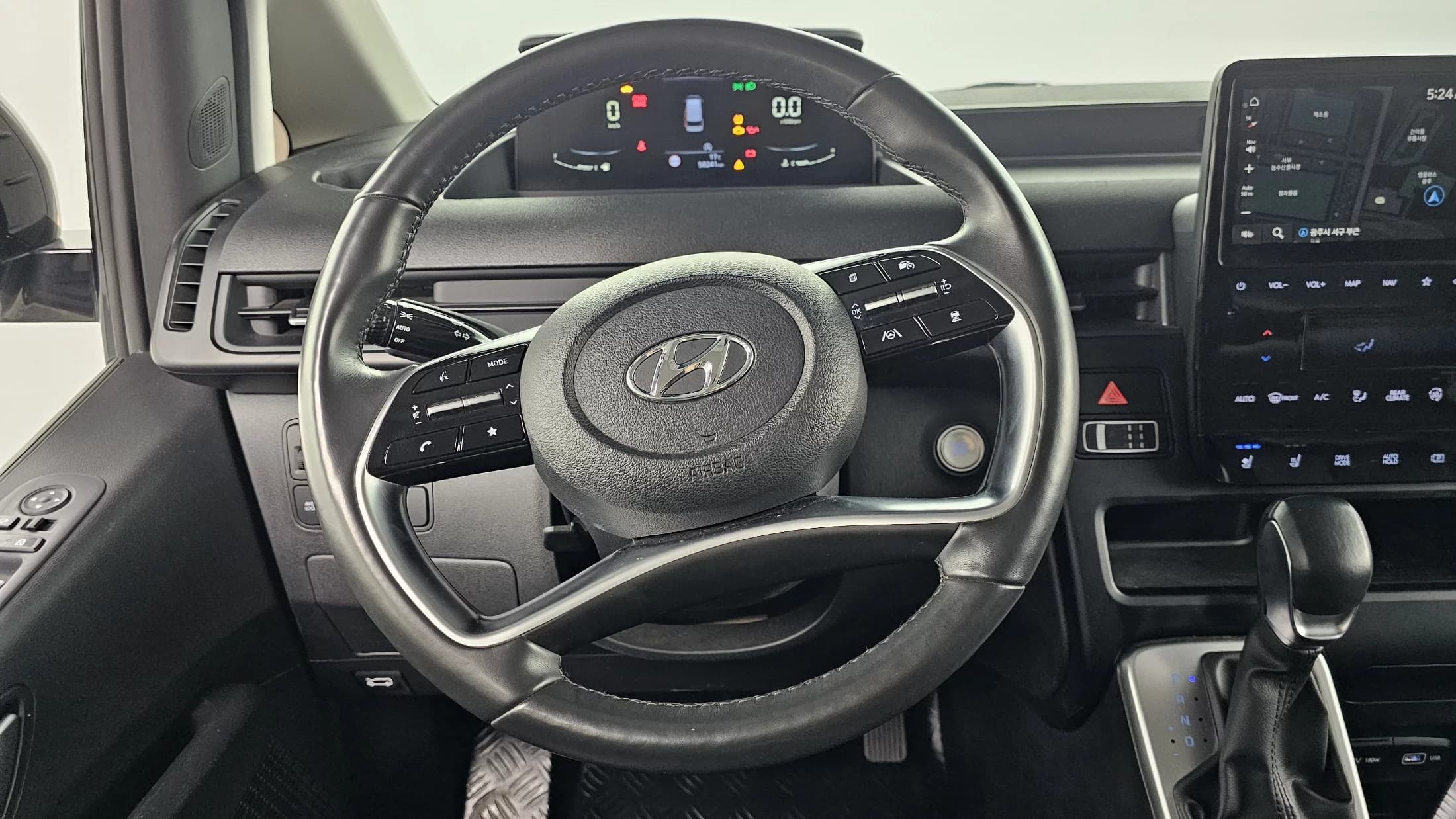 Hyundai Staria 4WD Tourer 9-Seater Modern, 2022 г. 58270 км. — фото 10
