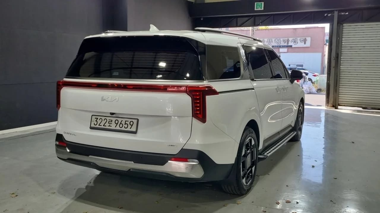 Kia Carnival HEV 9seater Signature, гибрид, 2024 г. 24476 км. — фото 2