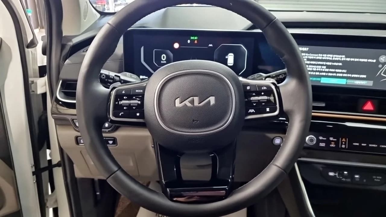 Kia Carnival HEV 9seater Signature, гибрид, 2024 г. 24476 км. — фото 17