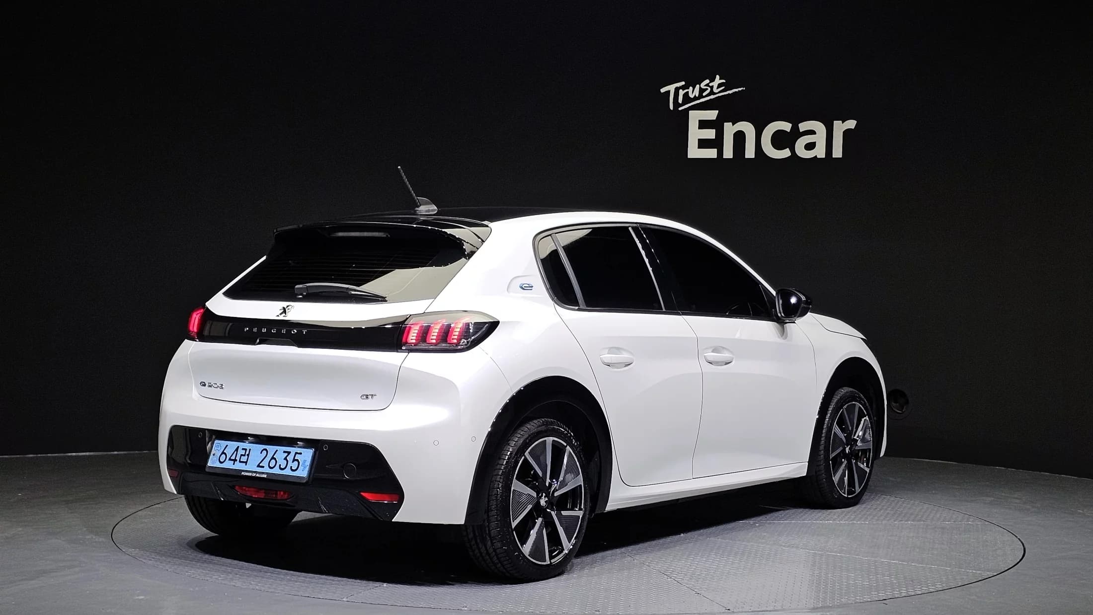 Peugeot 208 GT Line, электромобиль, 2022 г. 11187 км. — фото 2