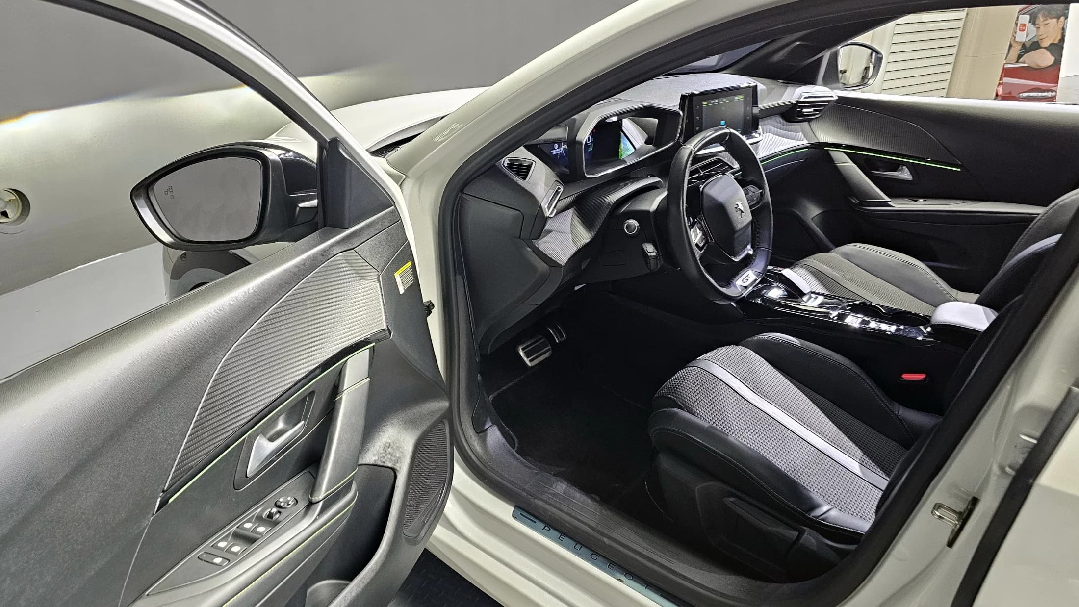 Peugeot 208 GT Line, электромобиль, 2022 г. 11187 км. — фото 10