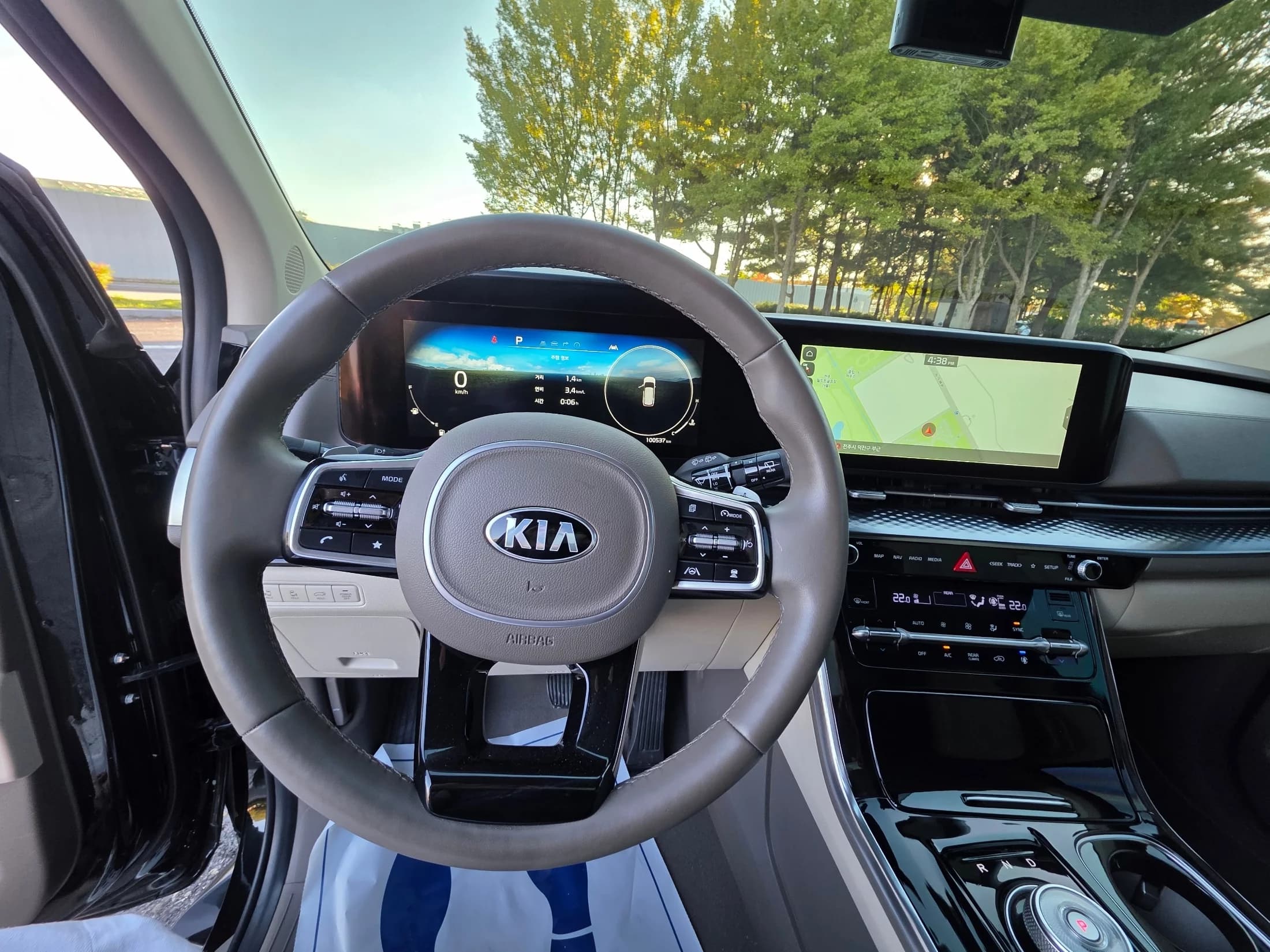Kia Carnival Gasoline 7-Seater Hi-Limousine Signature, 2021 г. 100061 км. — фото 13