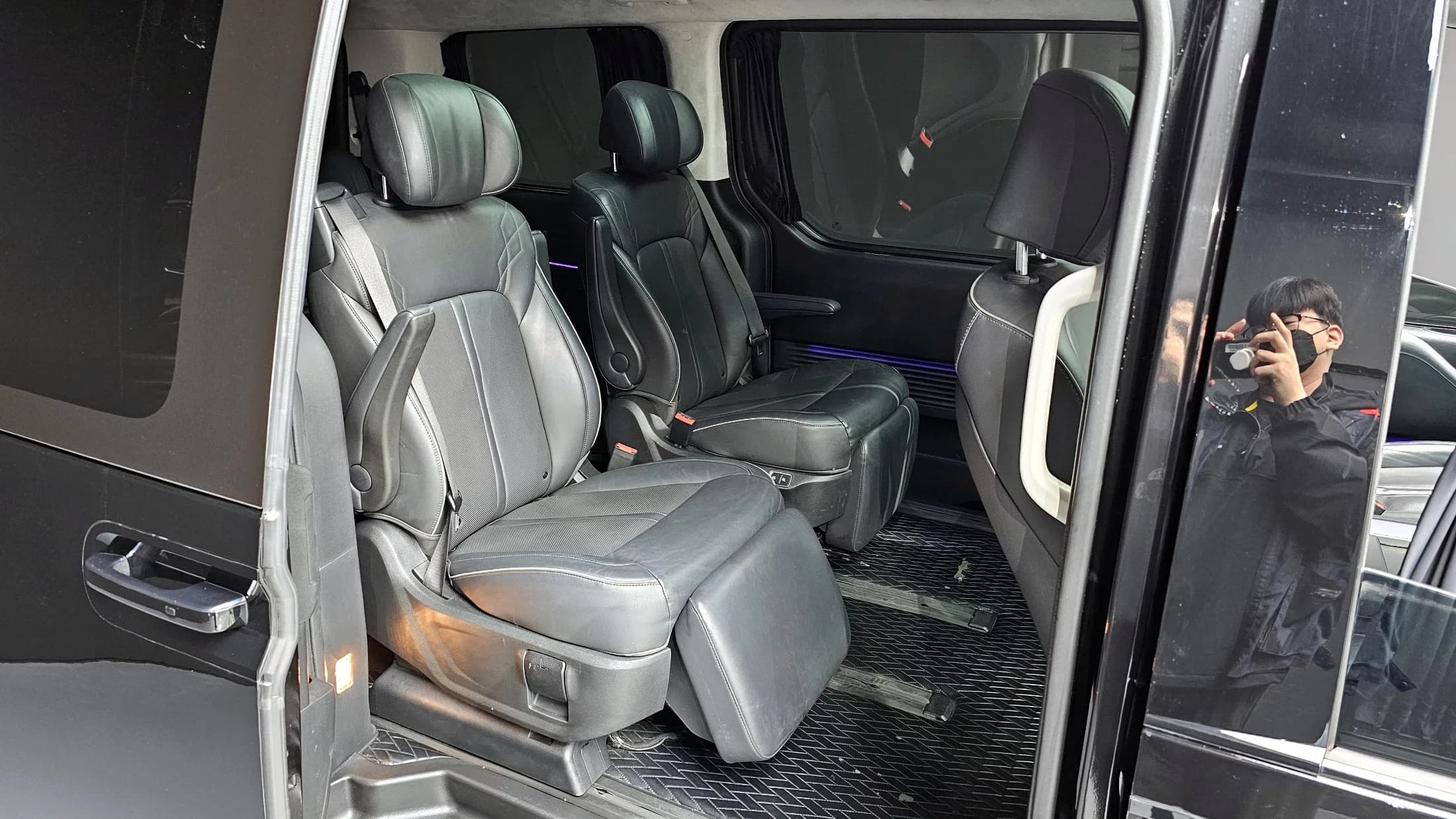 Hyundai Staria Lounge 7-Seater Inspiration, 2023 г. 138213 км. — фото 12