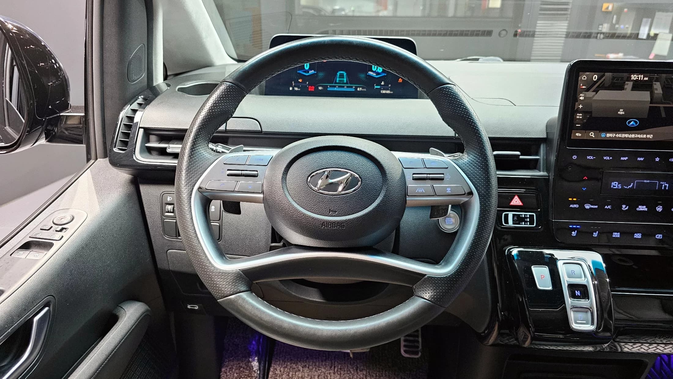 Hyundai Staria Lounge 7-Seater Inspiration, 2023 г. 138213 км. — фото 13