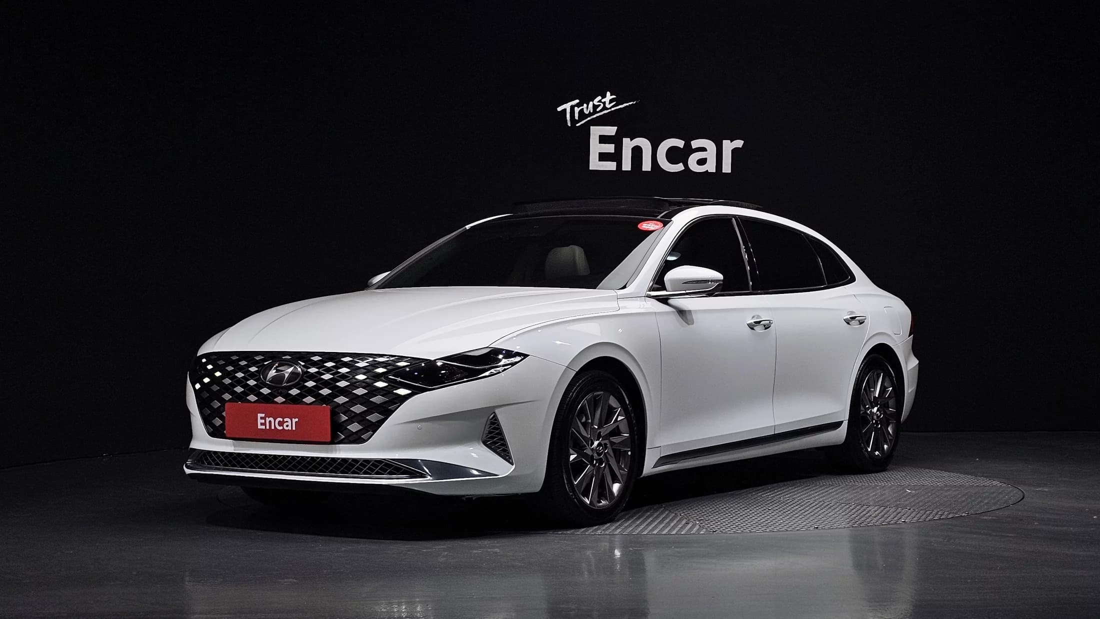 Hyundai Grandeur Calligraphy, гибрид, 2021 г. 62544 км.