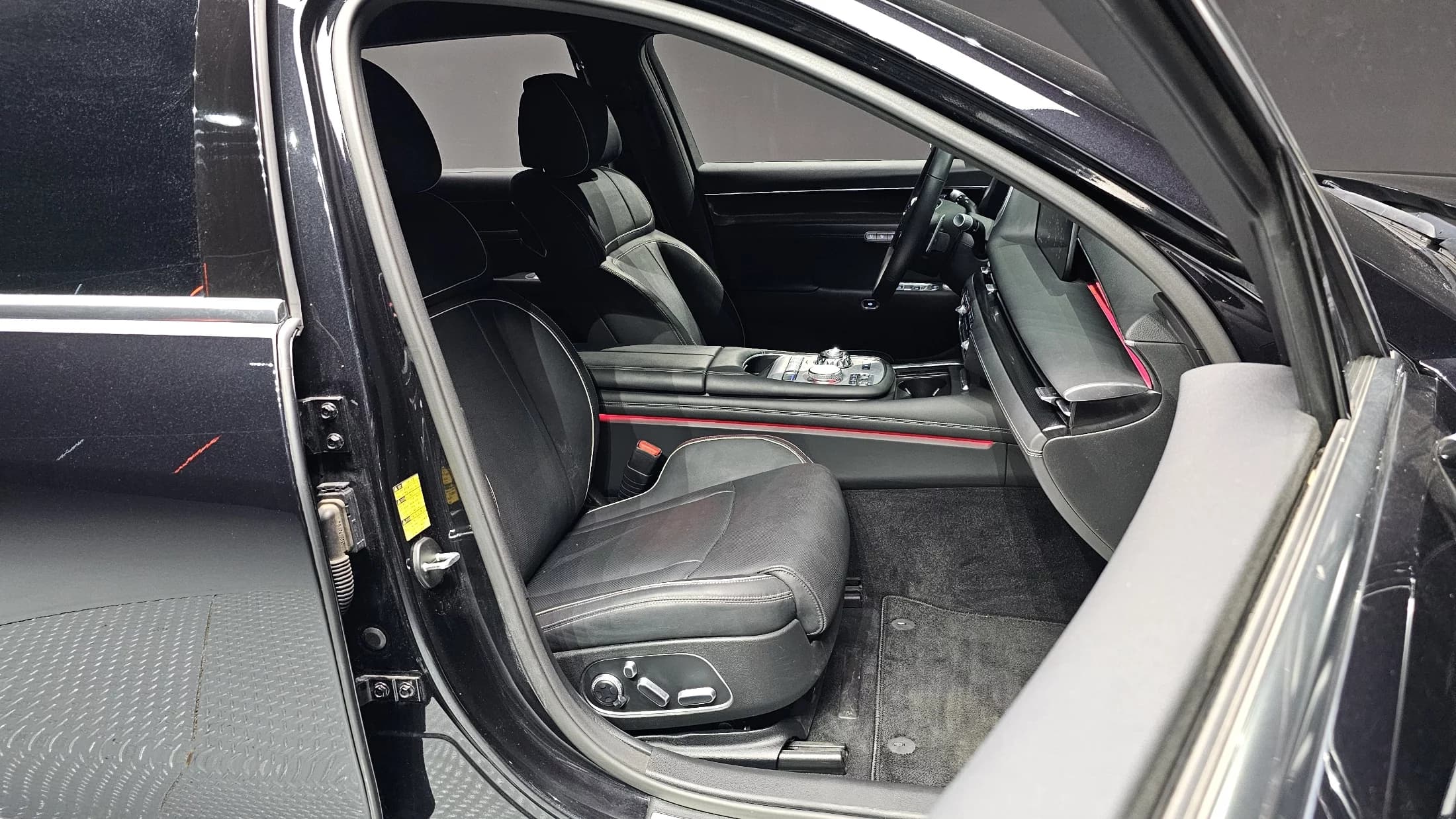 Genesis G90 Gasoline 3.5 Turbo AWD, 2022 г. 43926 км. — фото 10