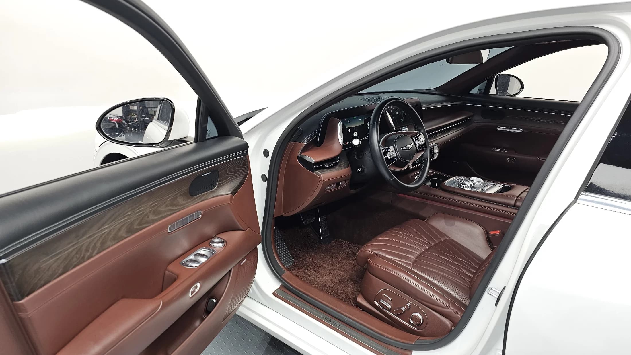 Genesis G90 Gasoline 3.5 Turbo AWD, 2022 г. 66069 км. — фото 10