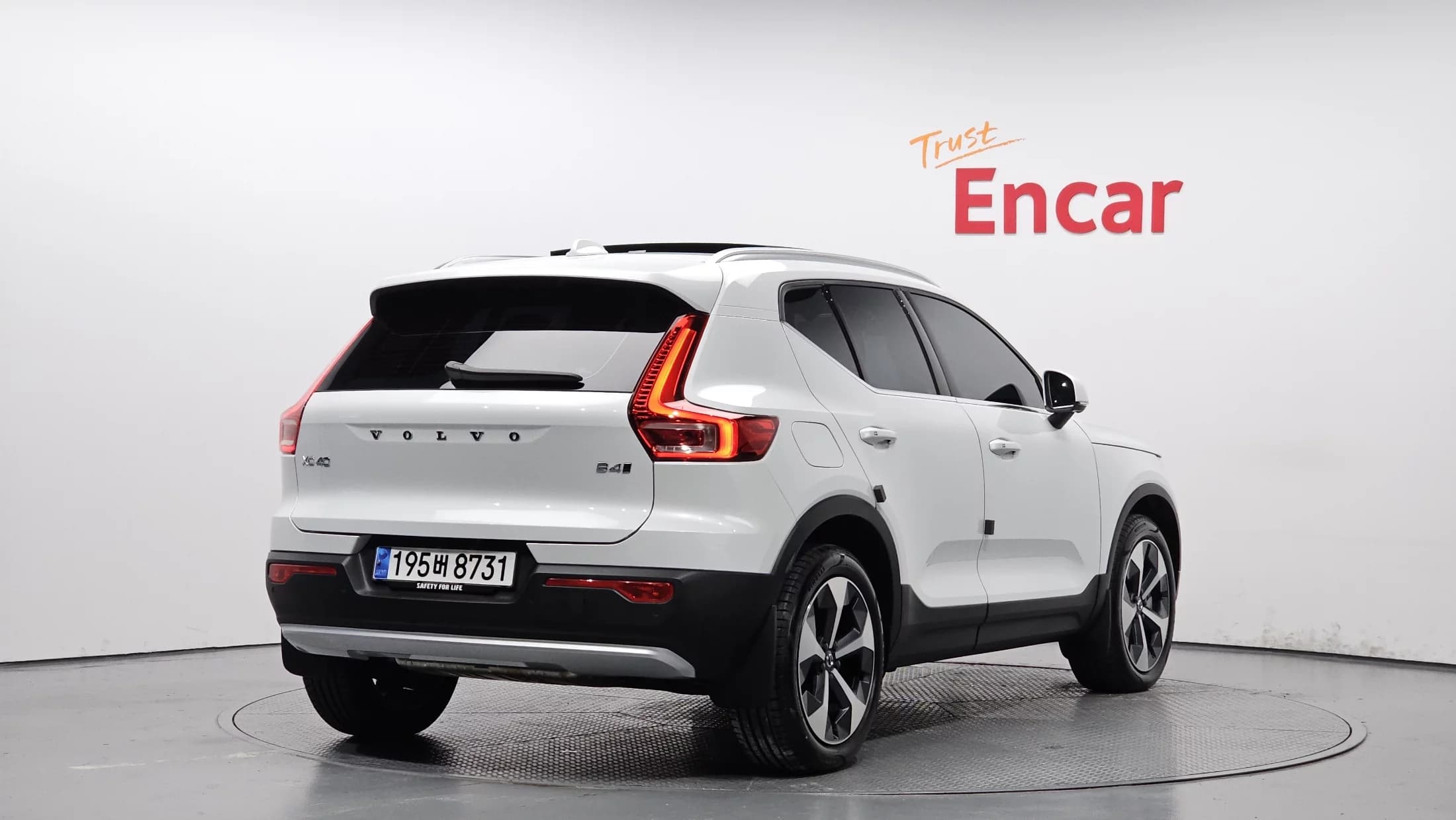 Volvo XC40 B4 Ultra Bright, 2024 г. 5759 км. — фото 2