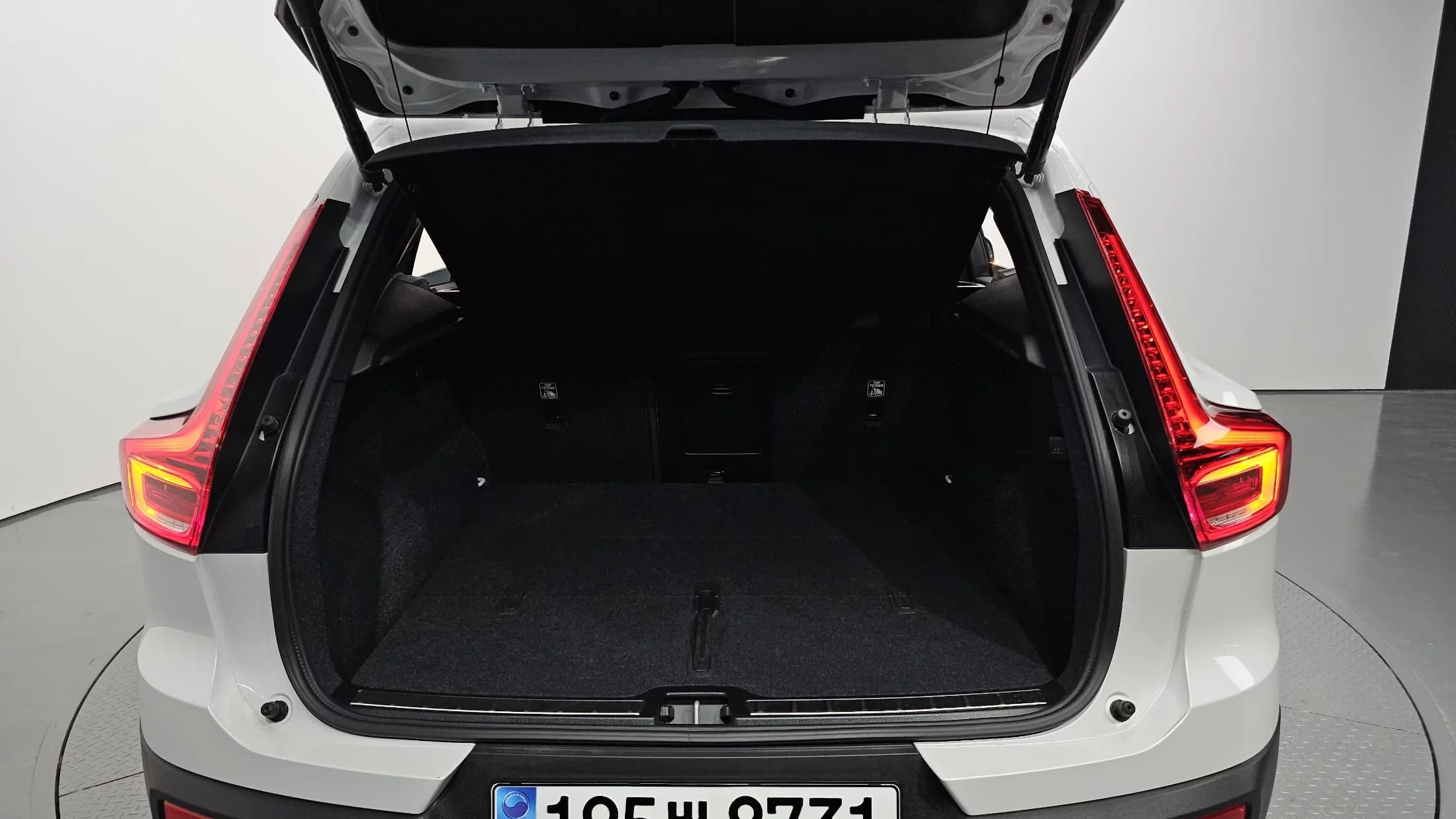 Volvo XC40 B4 Ultra Bright, 2024 г. 5759 км. — фото 20