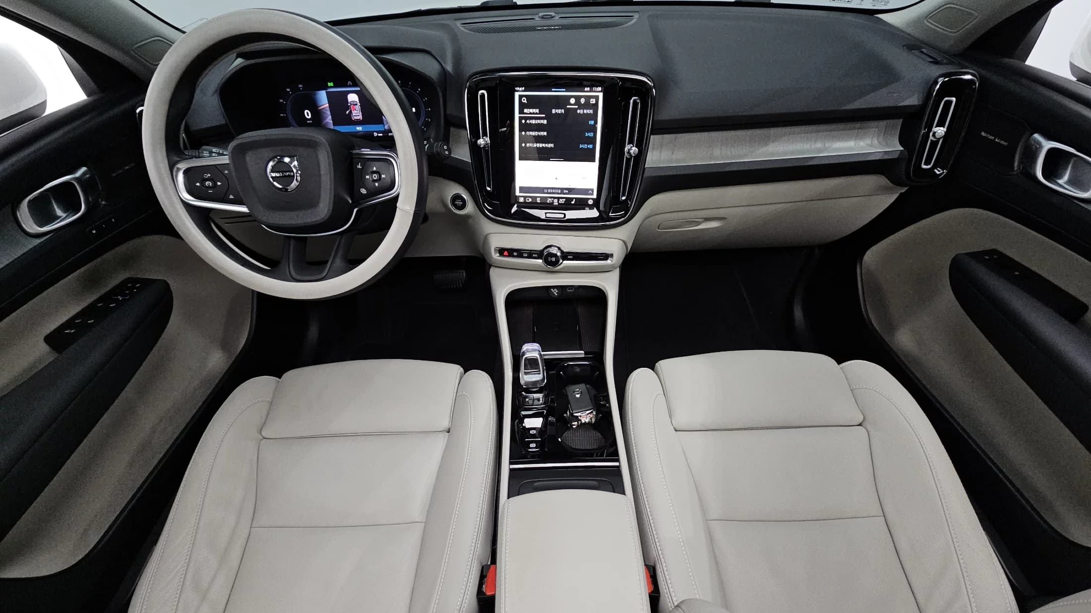 Volvo XC40 B4 Ultra Bright, 2024 г. 5759 км. — фото 7