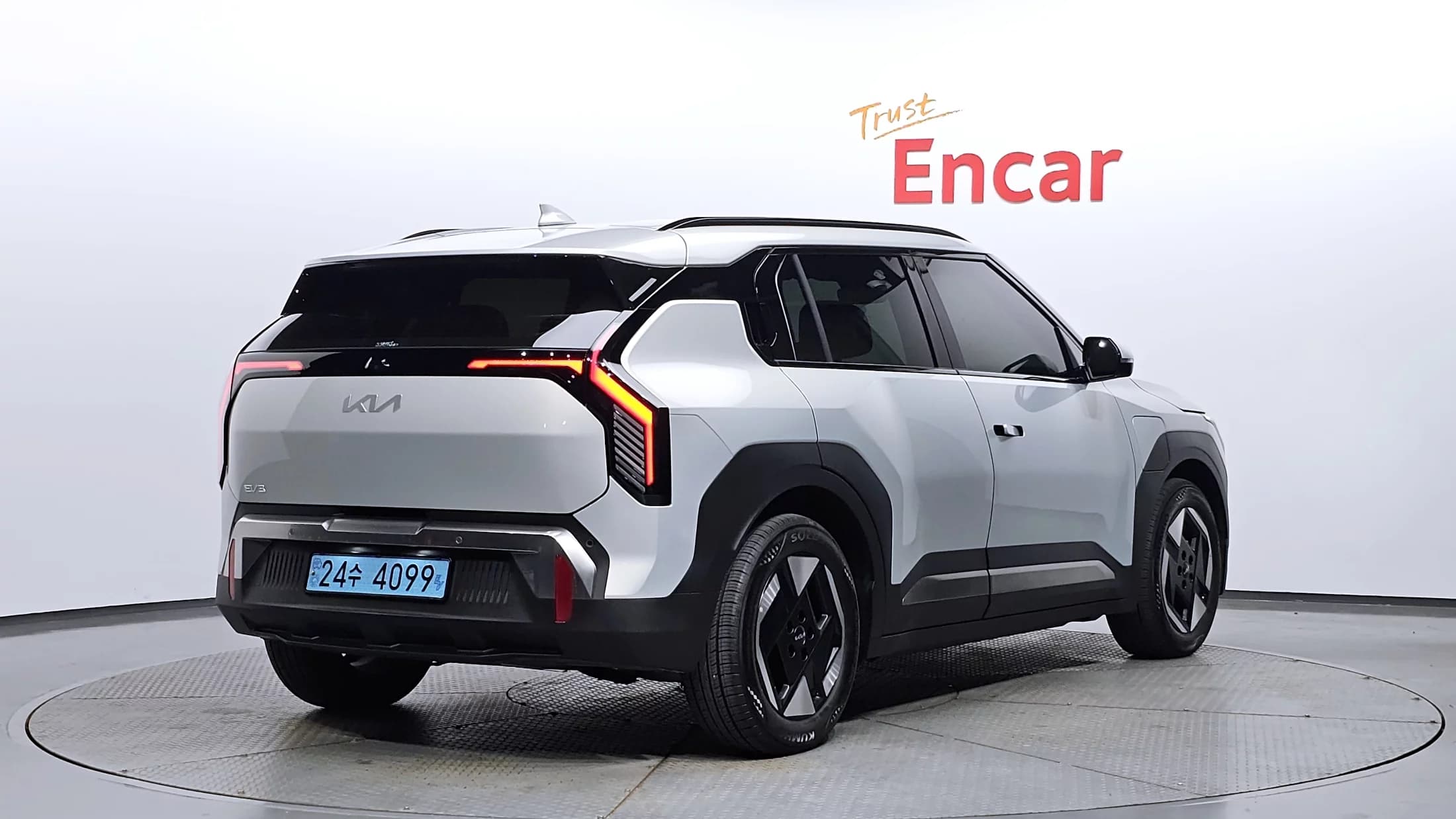 Kia EV3 Long Range 2WD Earth, электромобиль, 2024 г. 9330 км. — фото 2