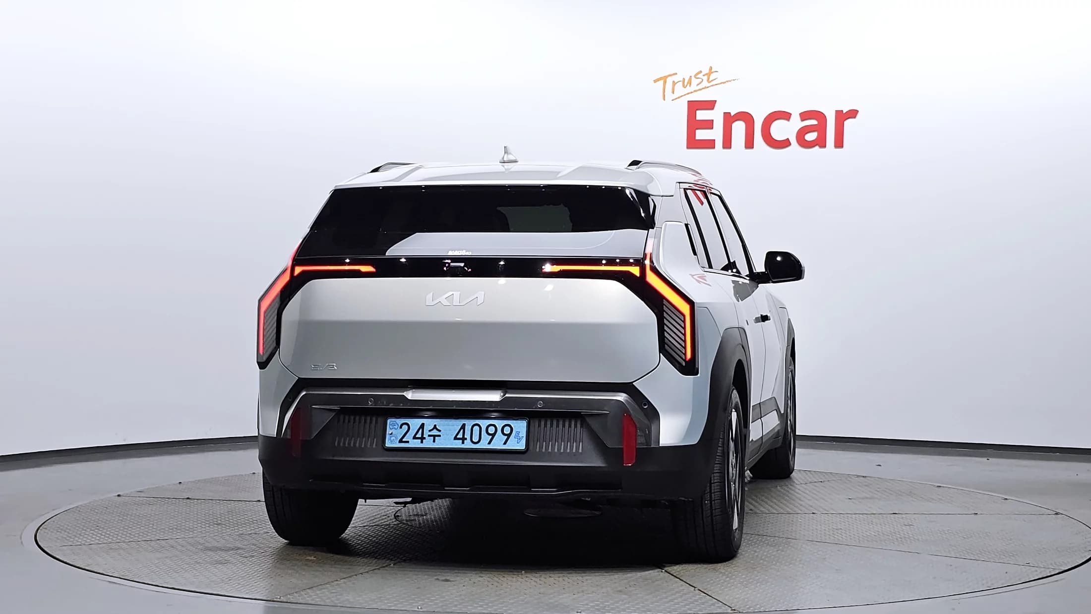 Kia EV3 Long Range 2WD Earth, электромобиль, 2024 г. 9330 км. — фото 4