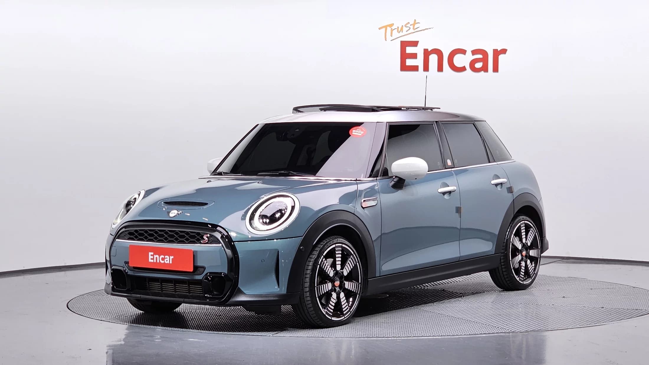 MINI Cooper 5Door Multitione Edition 3rd, 2023 г. 24092 км.