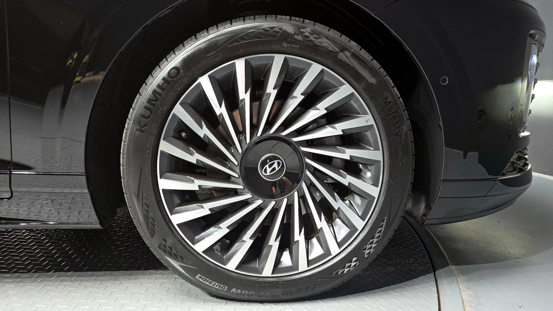 Hyundai Grandeur 2,5 Gasoline 2WD Calligraphy, 2023 г. 33549 км. — фото 6