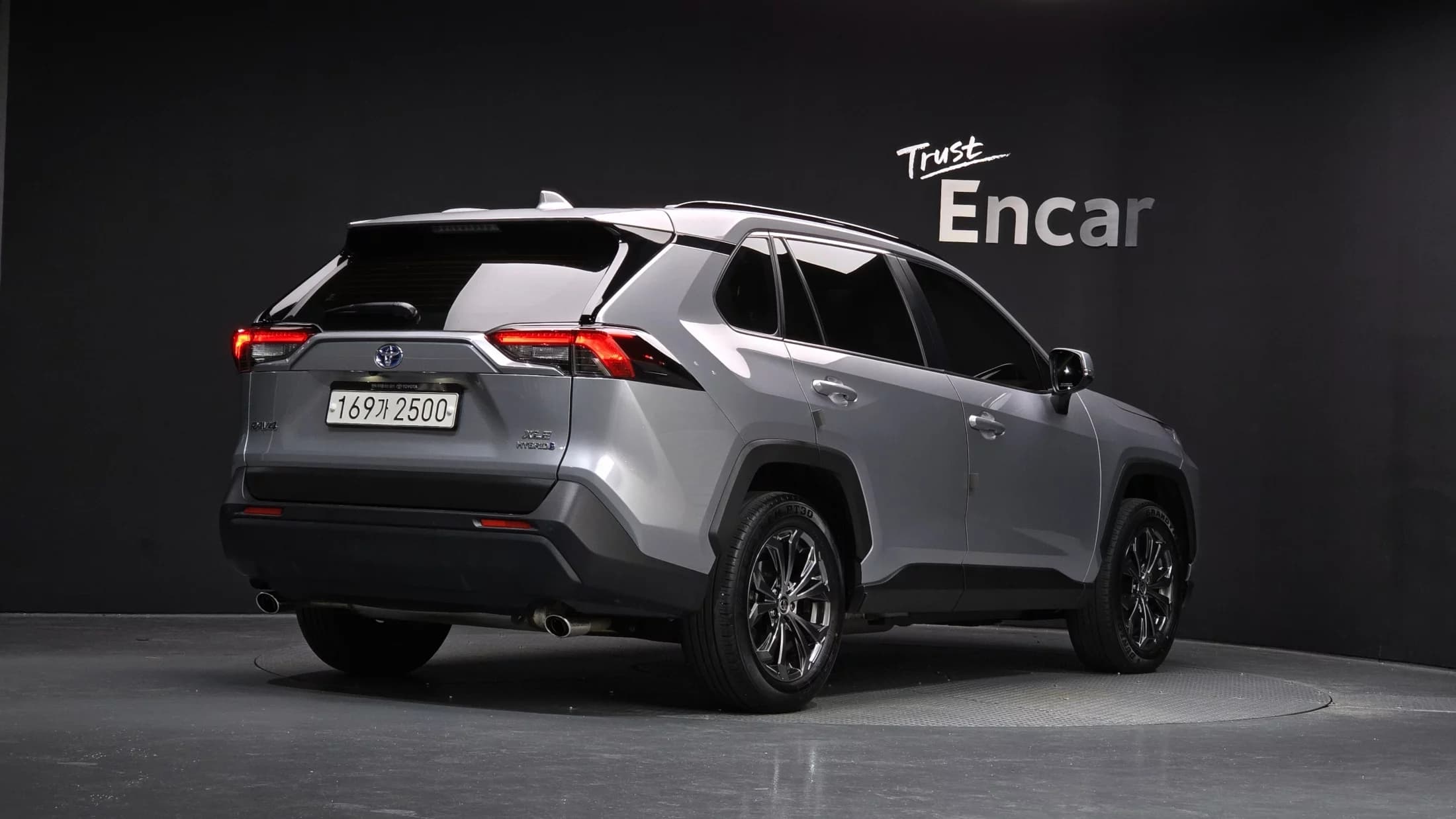 Toyota RAV4 2.5 2WD Hybrid XLE, гибрид, 2023 г. 64233 км. — фото 2