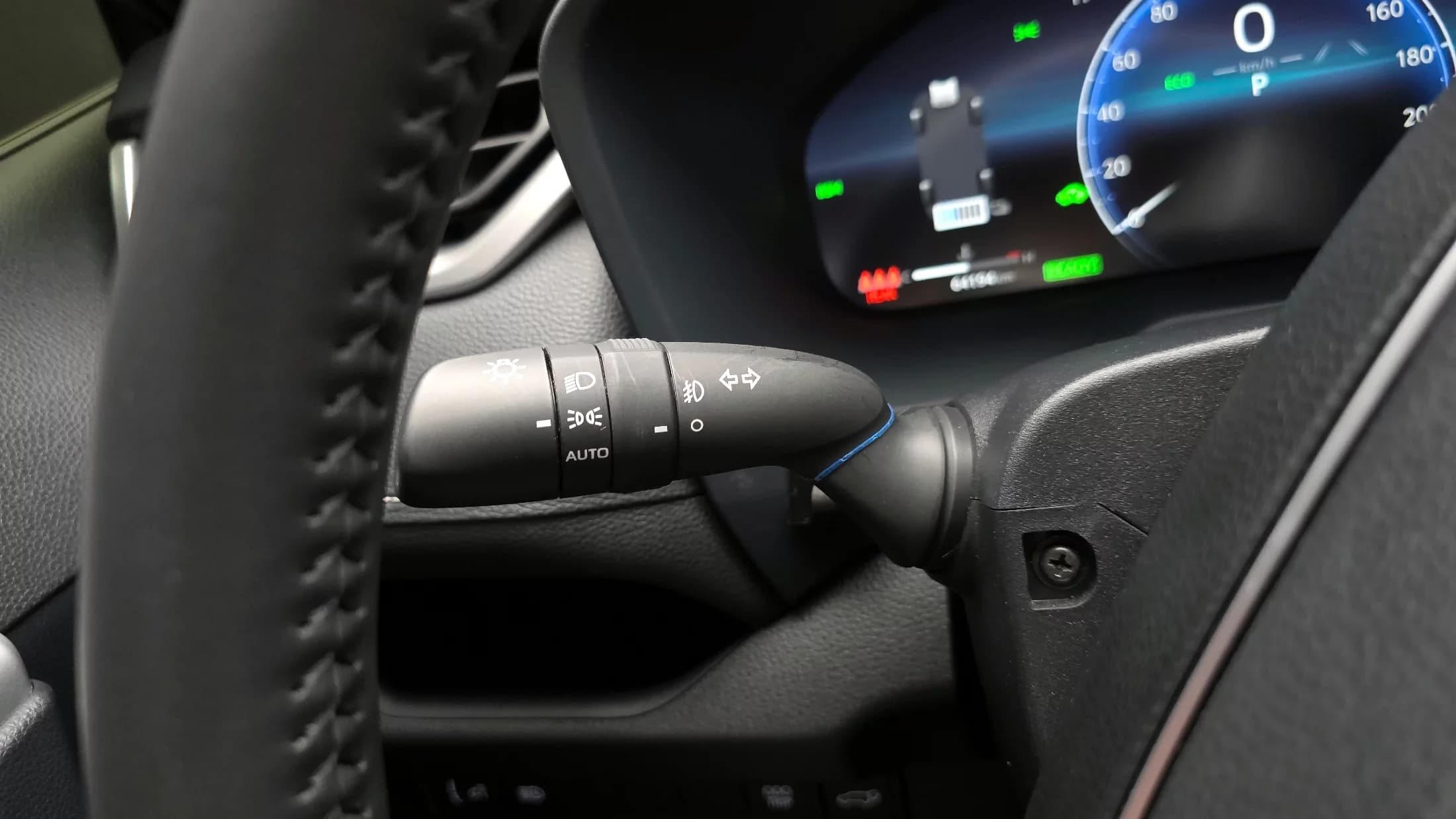 Toyota RAV4 2.5 2WD Hybrid XLE, гибрид, 2023 г. 64233 км. — фото 14