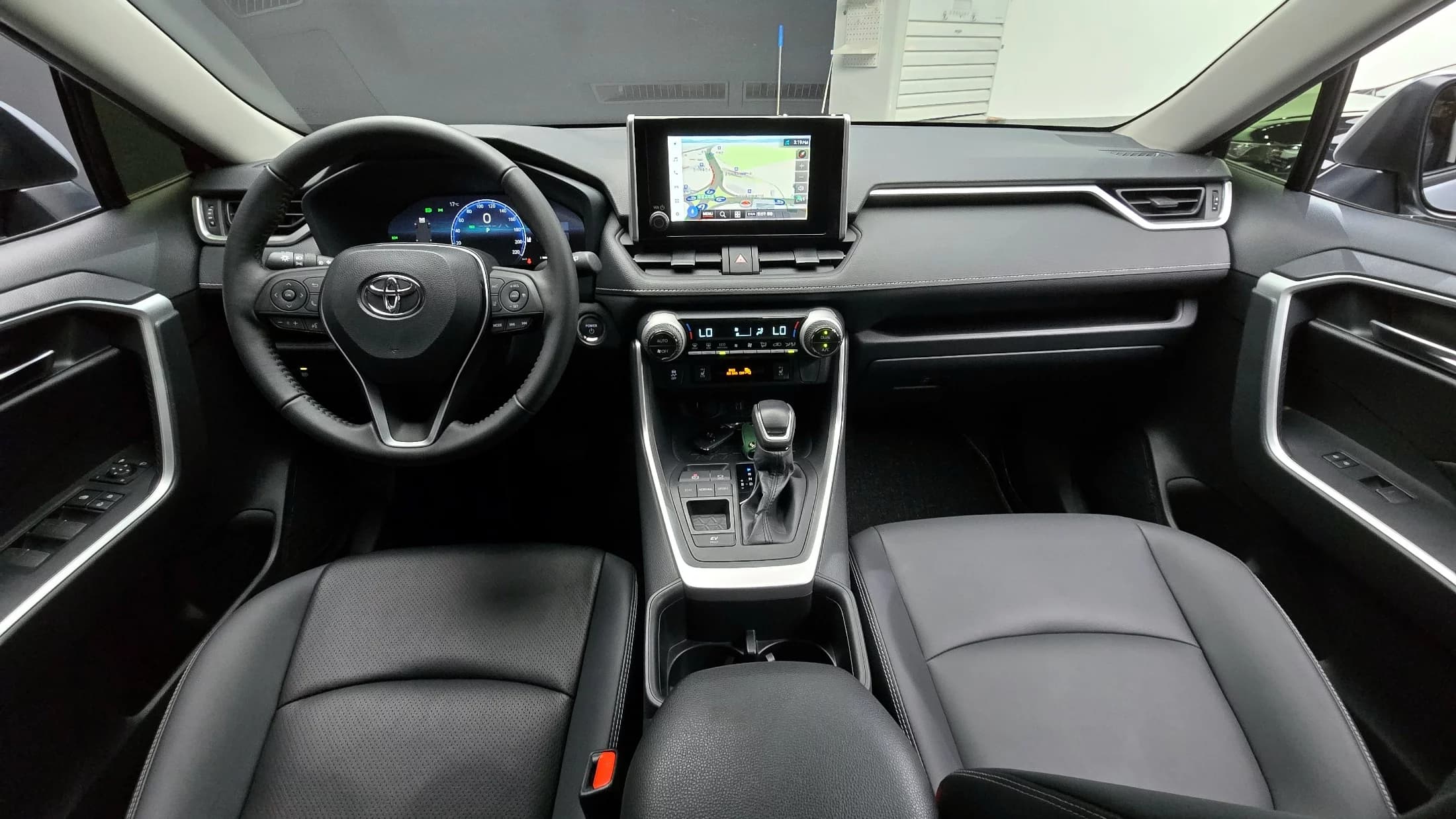 Toyota RAV4 2.5 2WD Hybrid XLE, гибрид, 2023 г. 64233 км. — фото 7