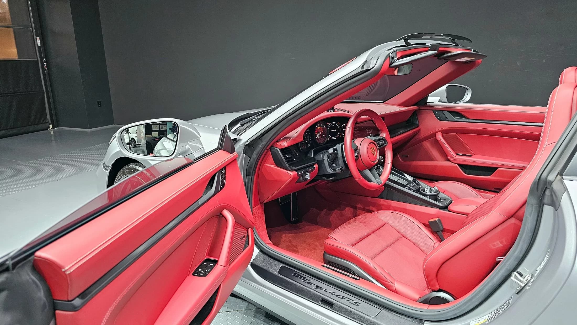 Porsche 911 Targa 4 GTS 991, 2024 г. 10765 км. — фото 11