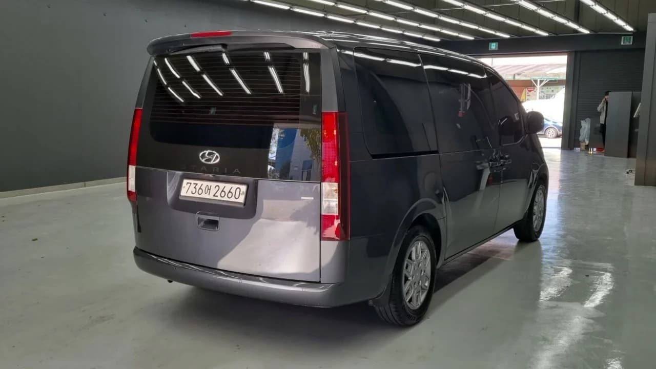 Hyundai Staria 4WD Tourer 11-Seater Modern, 2021 г. 10174 км. — фото 2