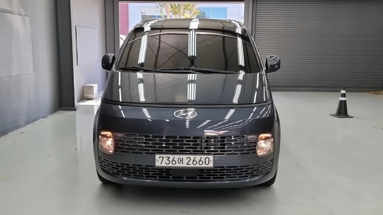 Hyundai Staria 4WD Tourer 11-Seater Modern, 2021 г. 10174 км. — фото 3