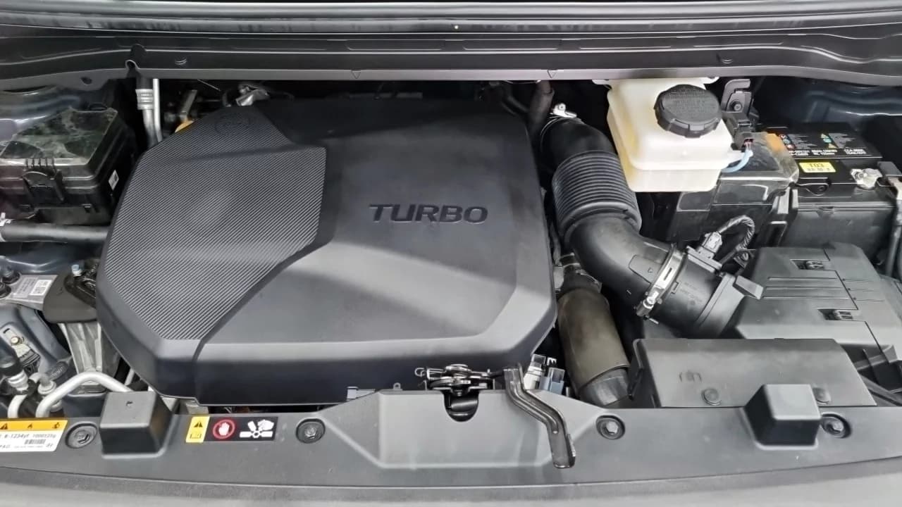 Hyundai Staria 4WD Tourer 11-Seater Modern, 2021 г. 10174 км. — фото 6