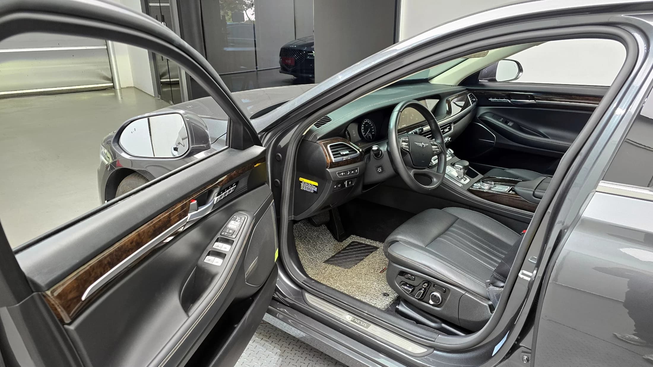 Genesis G90 3.8 AWD Premium Luxury, 2021 г. 66576 км. — фото 11