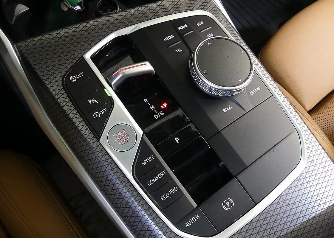 BMW 3-Series 320i Touring M Sports, 2023 г. 20100 км. — фото 9