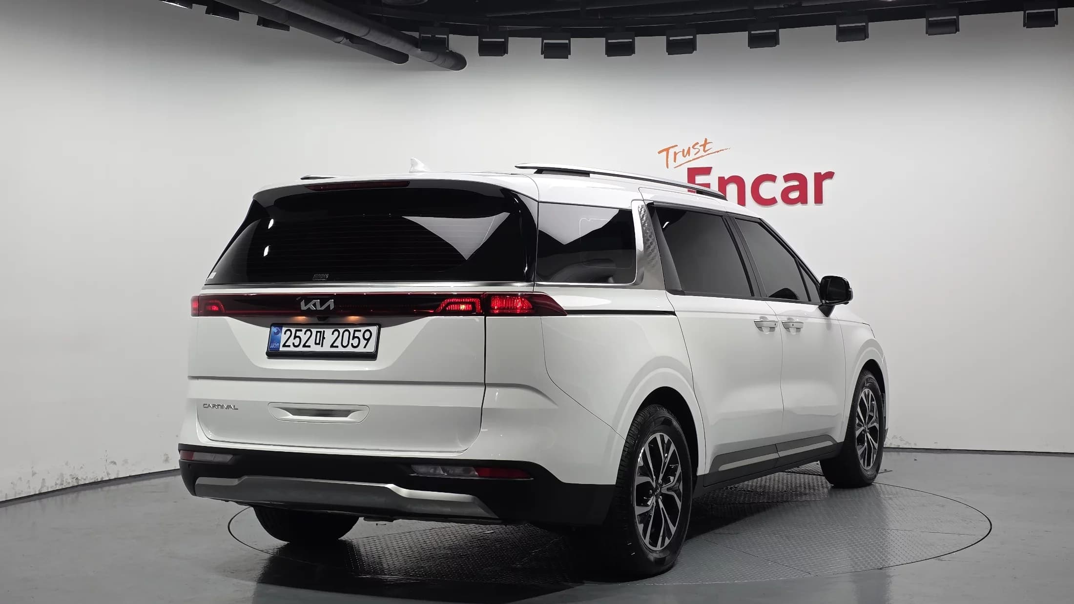 Kia Carnival 9-Seater Signature, 2021 г. 115461 км. — фото 2