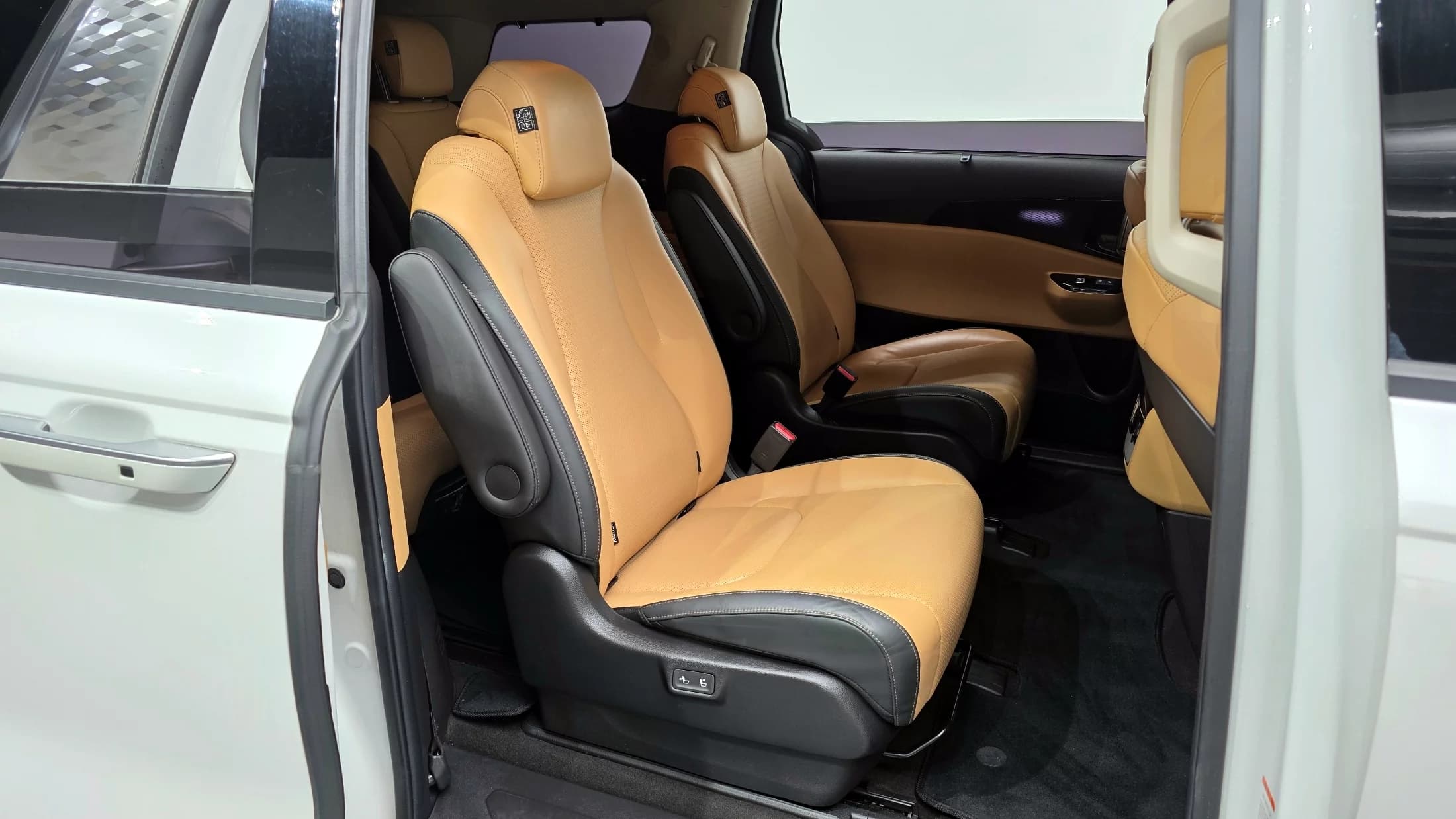 Kia Carnival 9-Seater Signature, 2021 г. 115461 км. — фото 12
