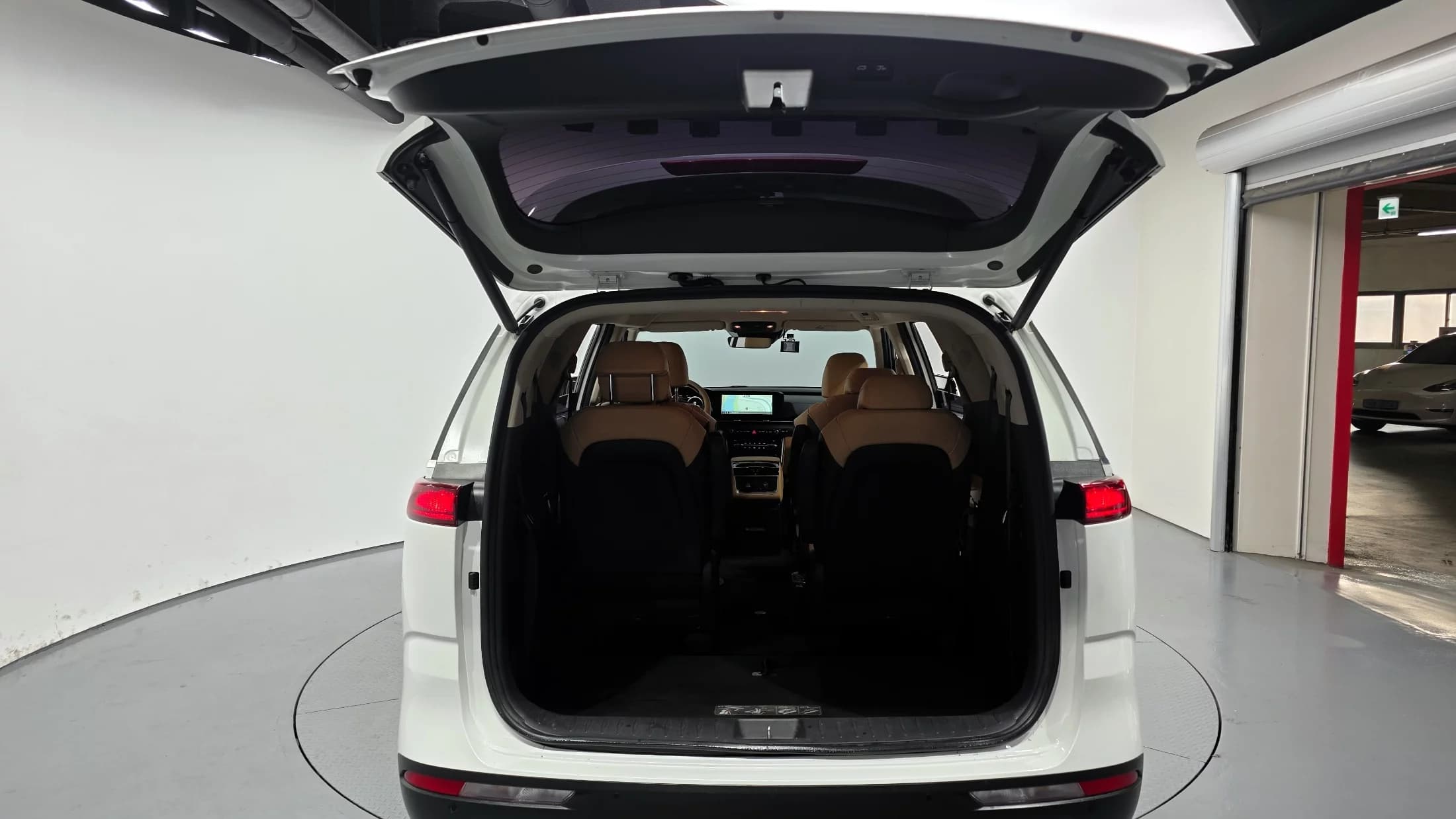 Kia Carnival 9-Seater Signature, 2021 г. 115461 км. — фото 20