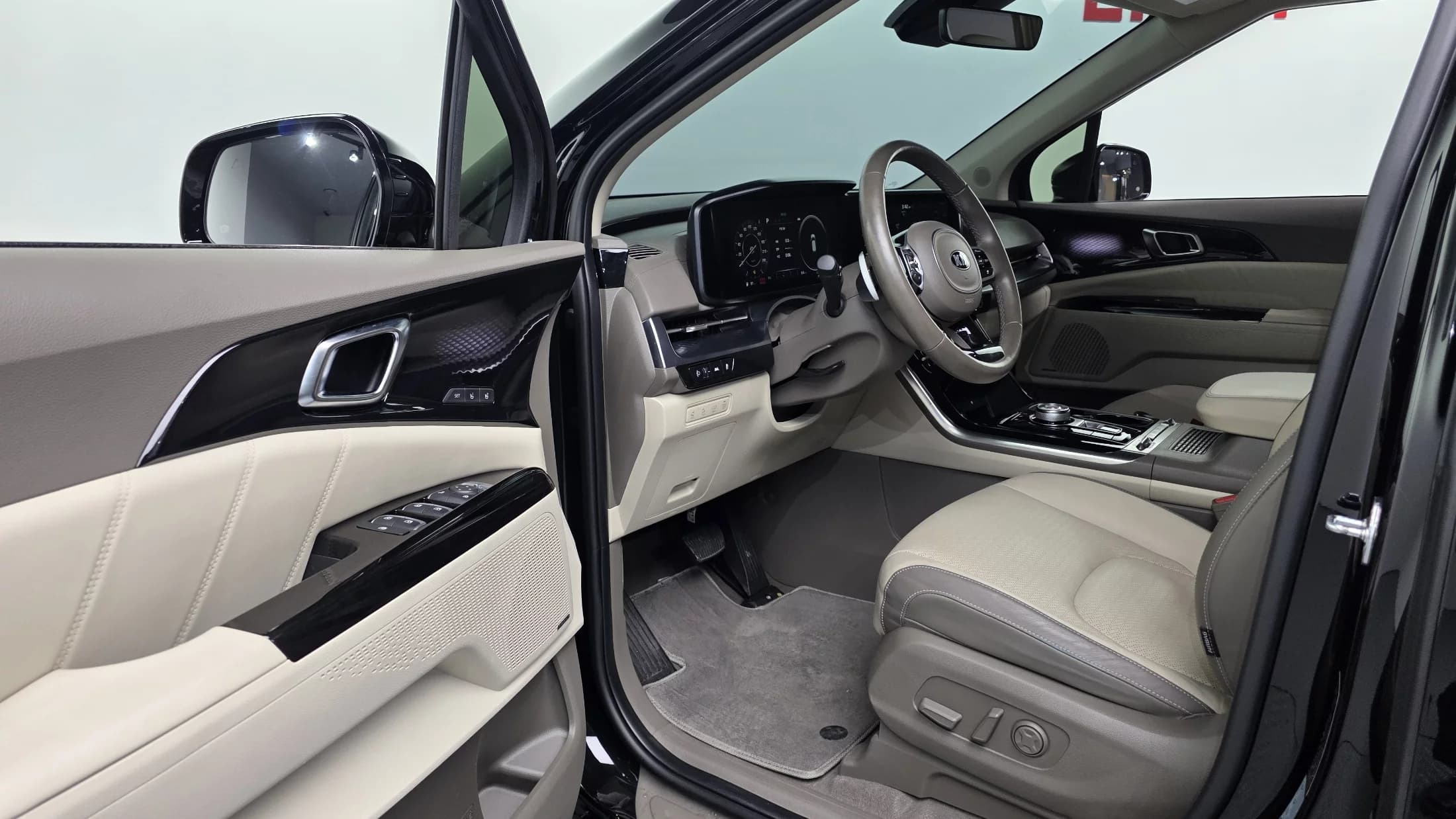 Kia Carnival Gasoline 9-Seater Hi-Limousine Signature, 2021 г. 113276 км. — фото 11
