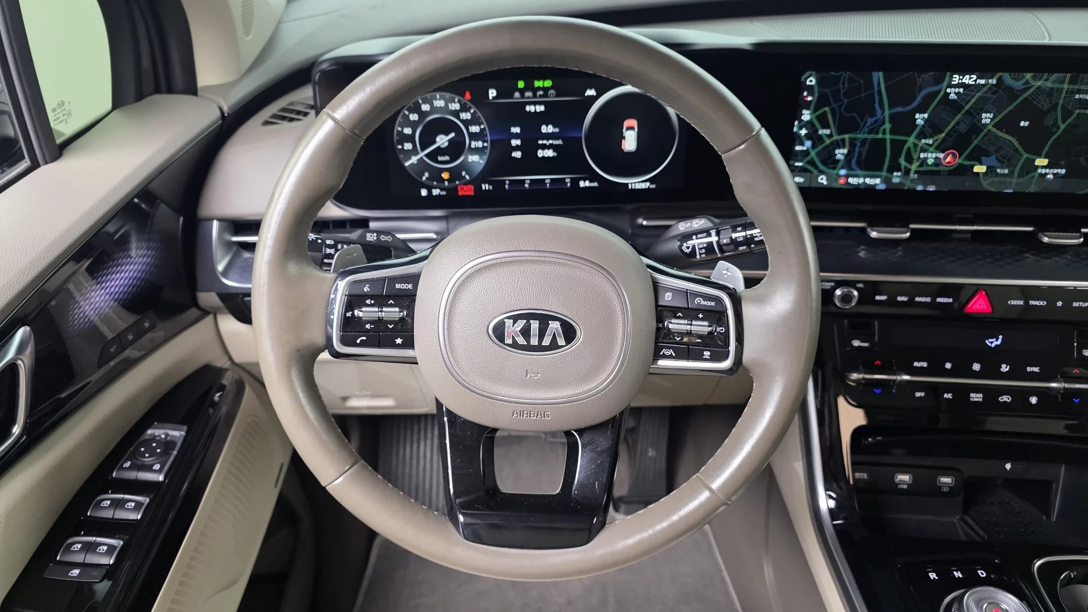 Kia Carnival Gasoline 9-Seater Hi-Limousine Signature, 2021 г. 113276 км. — фото 13