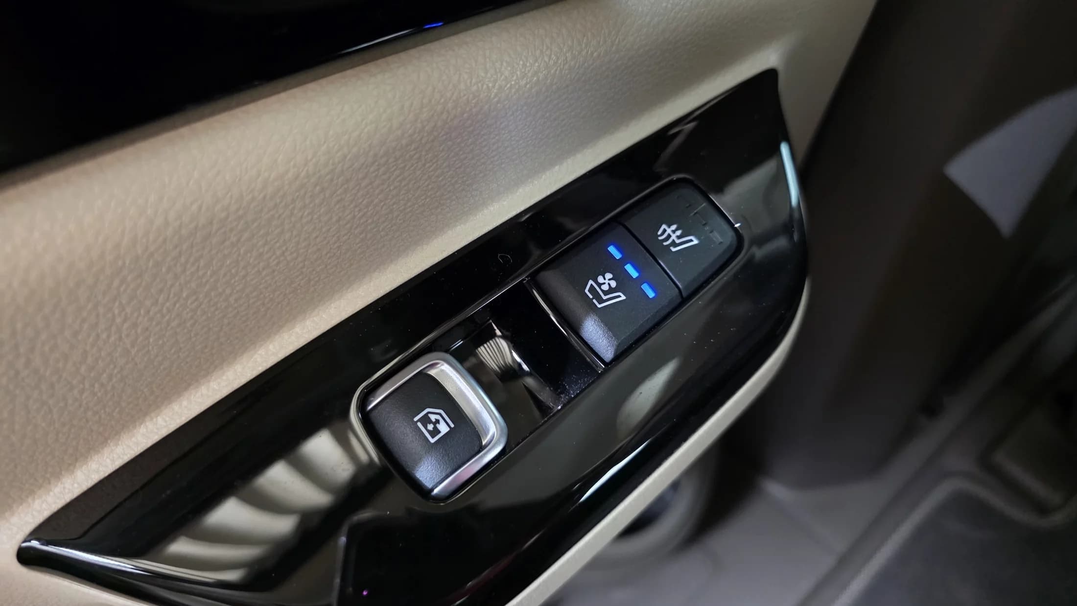 Kia Carnival Gasoline 9-Seater Hi-Limousine Signature, 2021 г. 113276 км. — фото 18