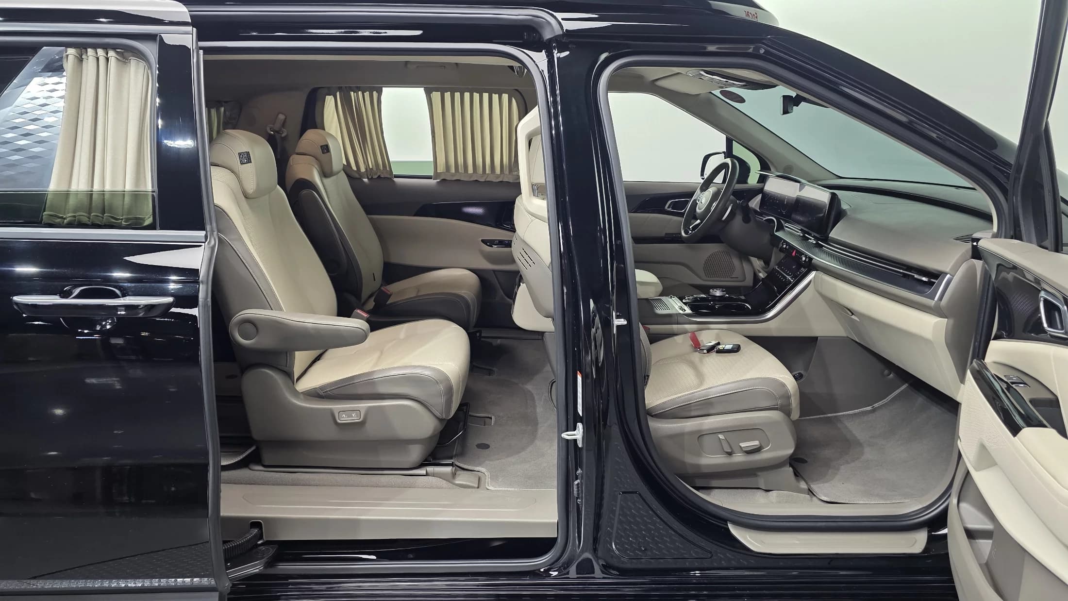 Kia Carnival Gasoline 9-Seater Hi-Limousine Signature, 2021 г. 113276 км. — фото 10