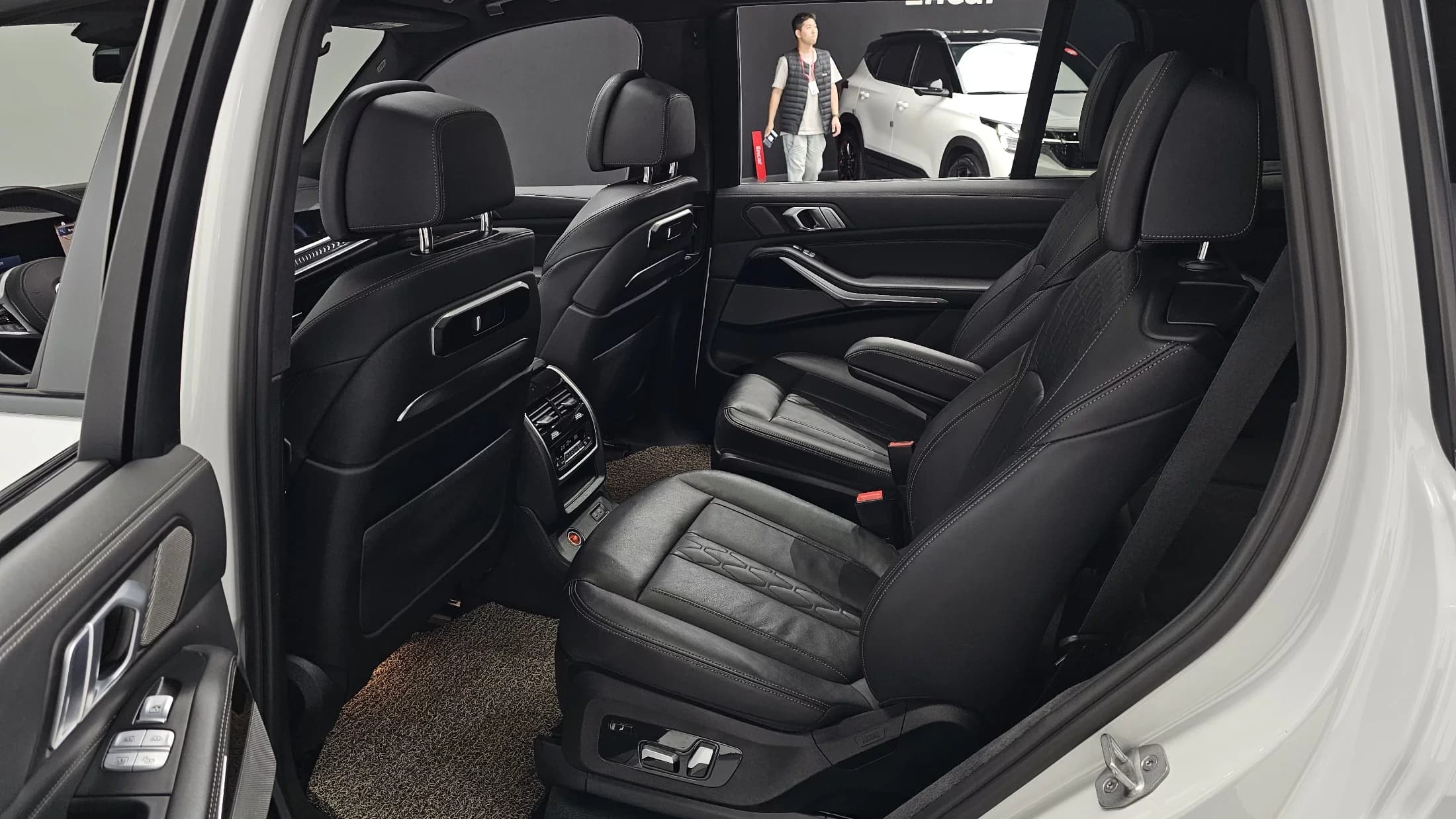 BMW X7 xDrive 40i M Sport 6STR, 2023 г. 34736 км. — фото 12