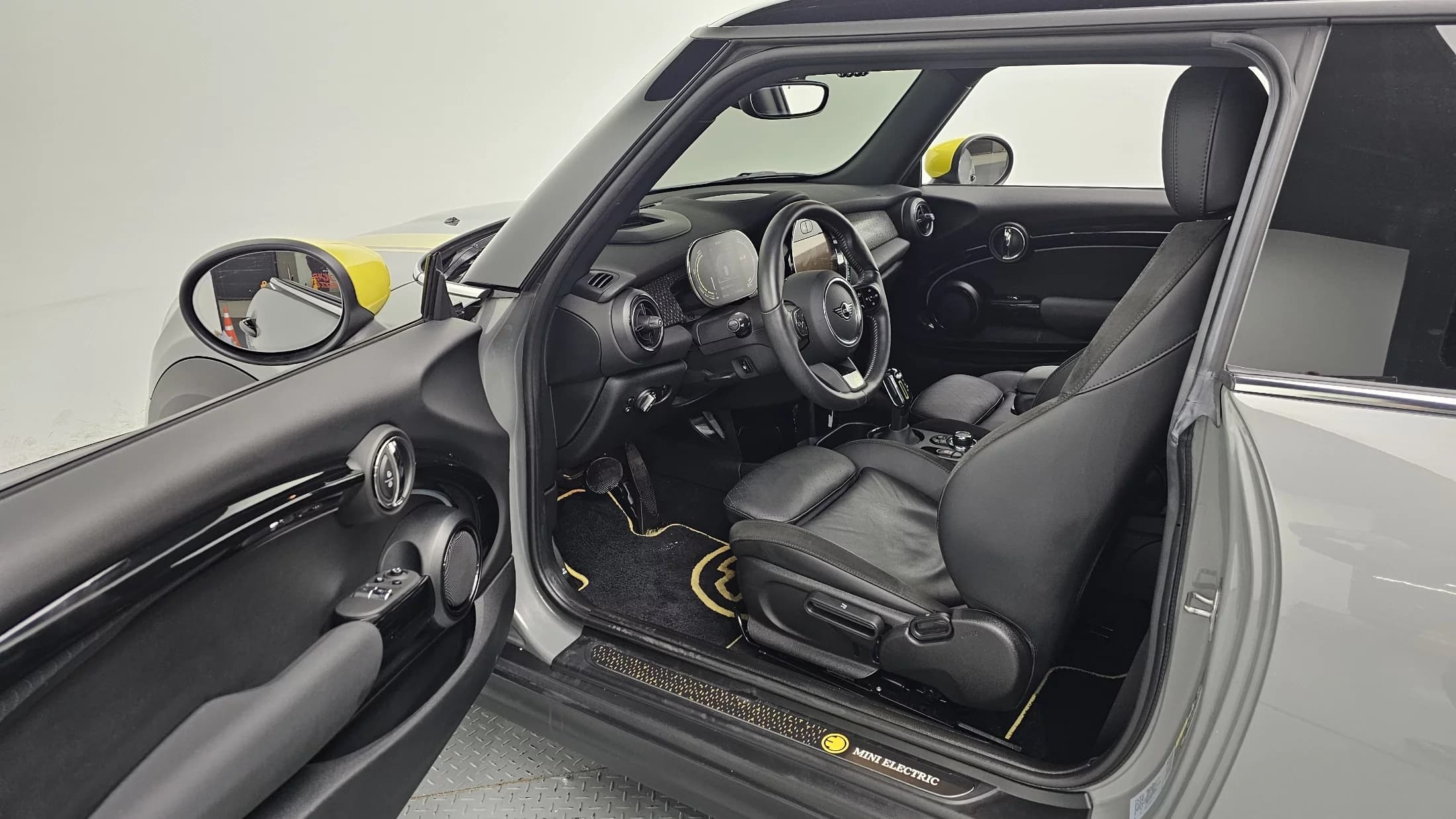 MINI Cooper SE Electric 3rd, электромобиль, 2022 г. 11521 км. — фото 10