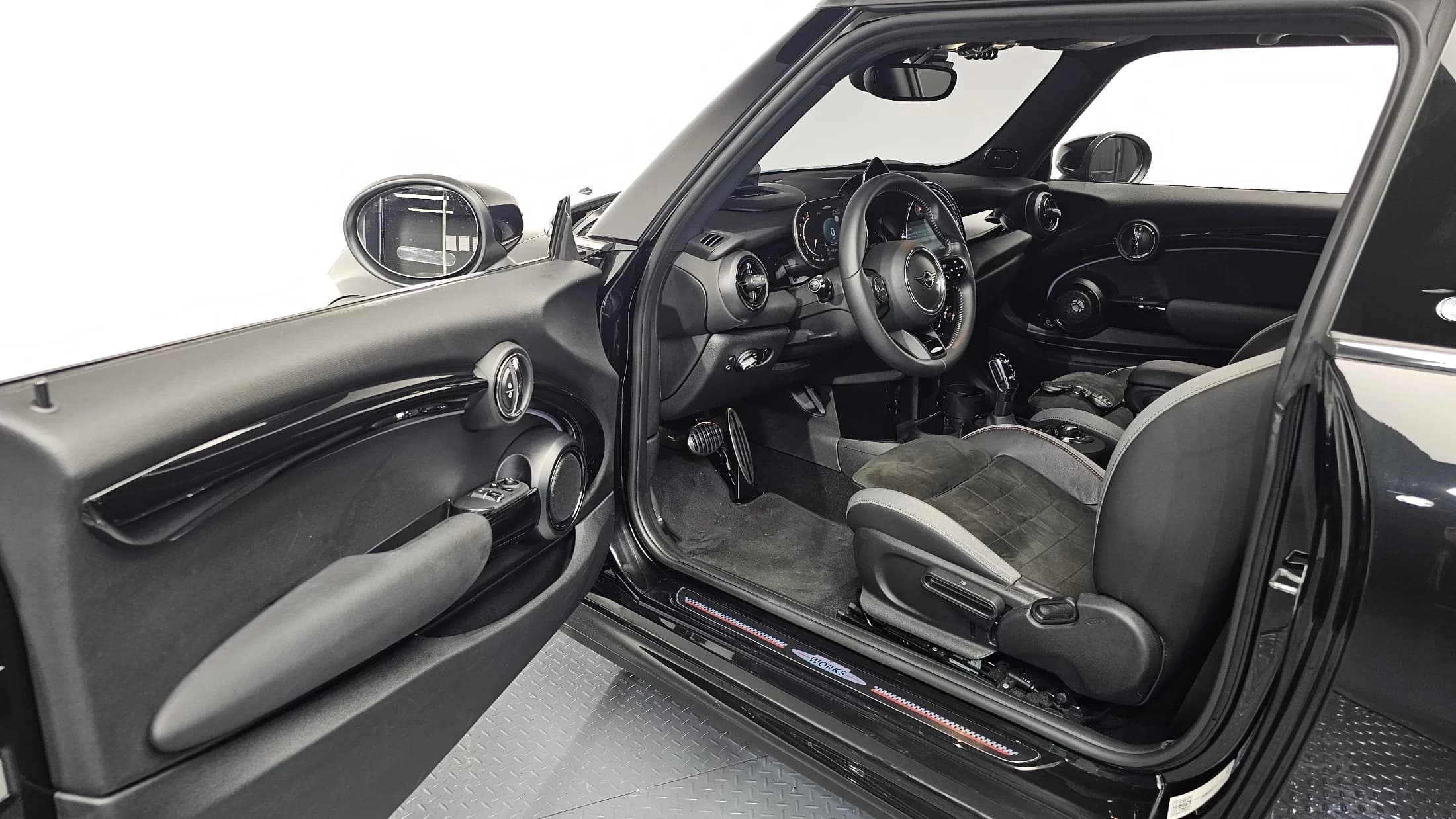 MINI Cooper JCW 3rd Generation, 2022 г. 73721 км. — фото 10
