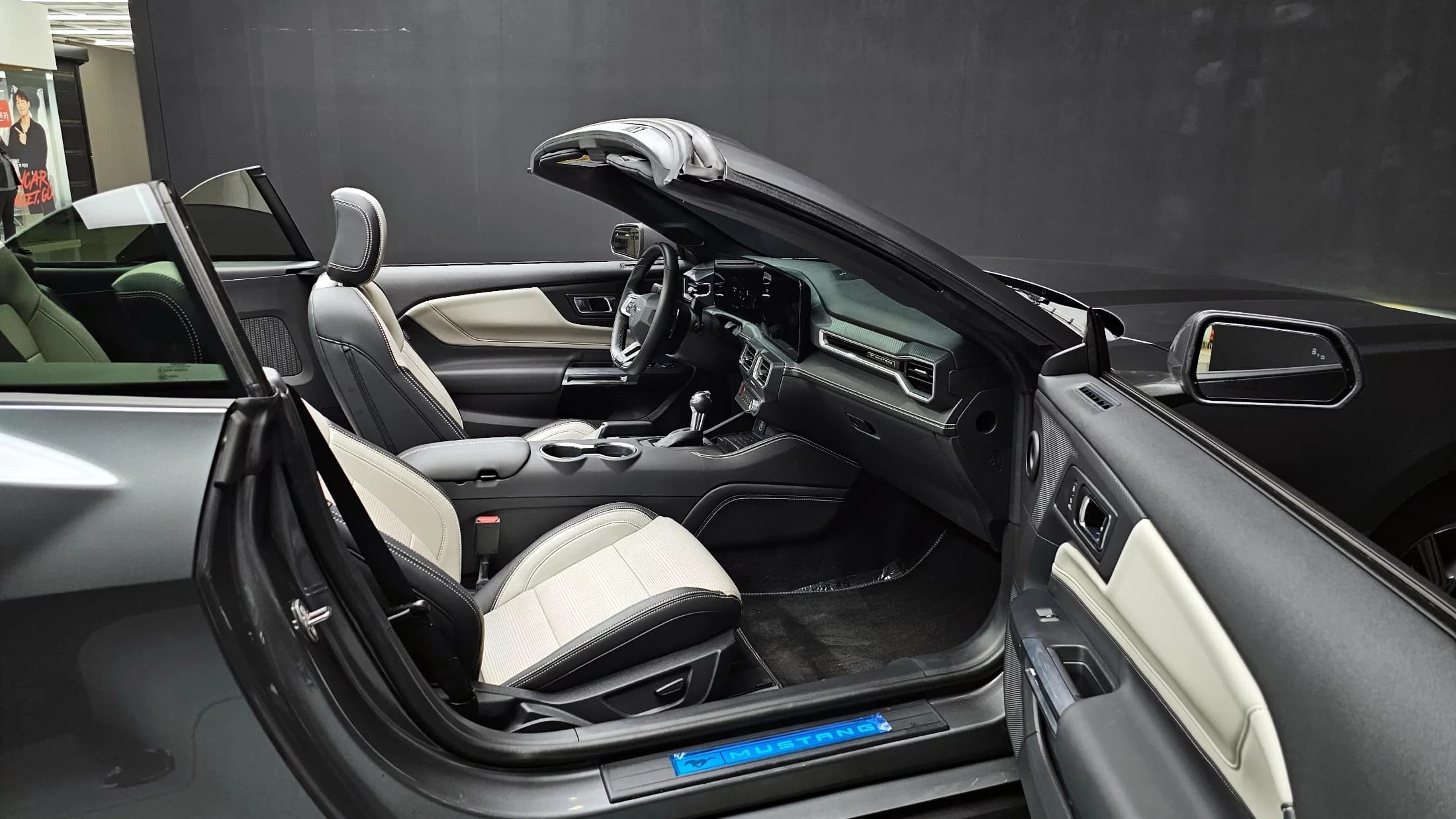 Ford MUSTANG 2.3 Ecoboost Premium Convertible, 2024 г. 3907 км. — фото 11