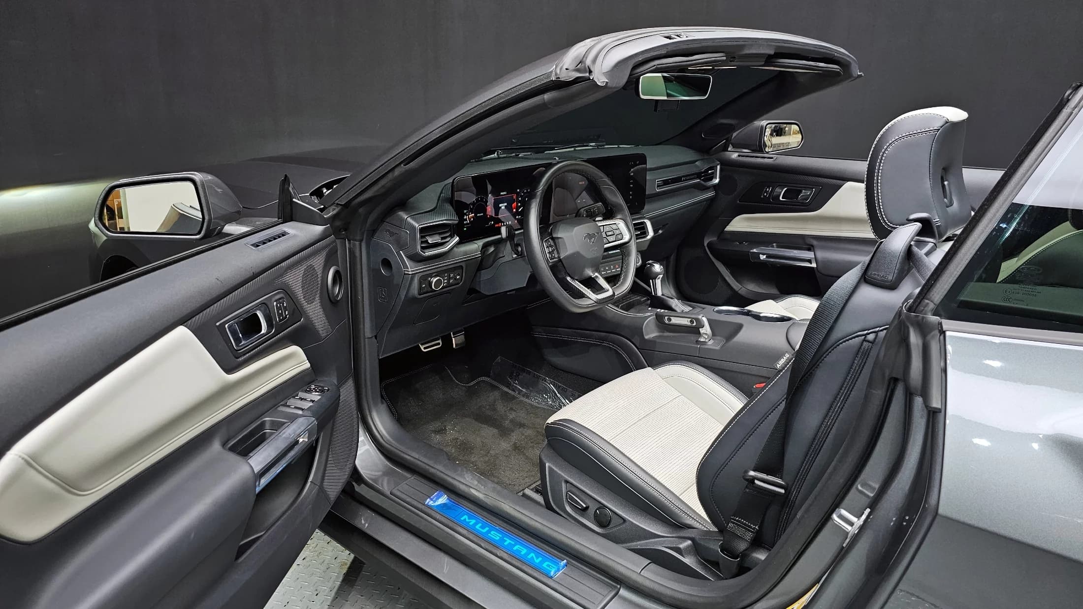 Ford MUSTANG 2.3 Ecoboost Premium Convertible, 2024 г. 3907 км. — фото 10