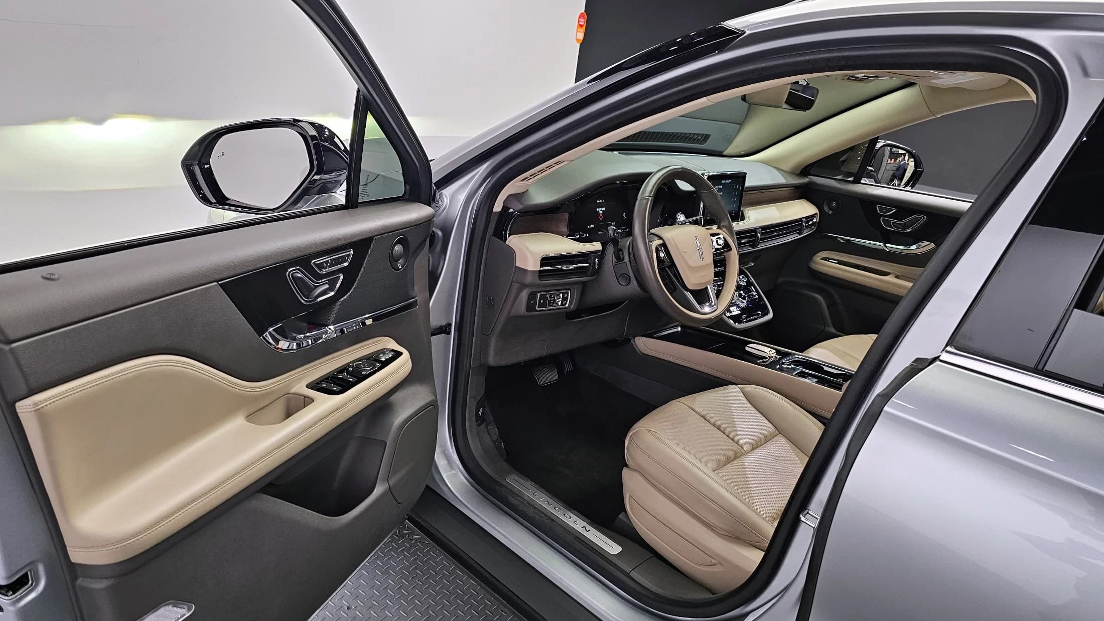 Lincoln Corsair 2.0 Reserve AWD, 2021 г. 41141 км. — фото 11