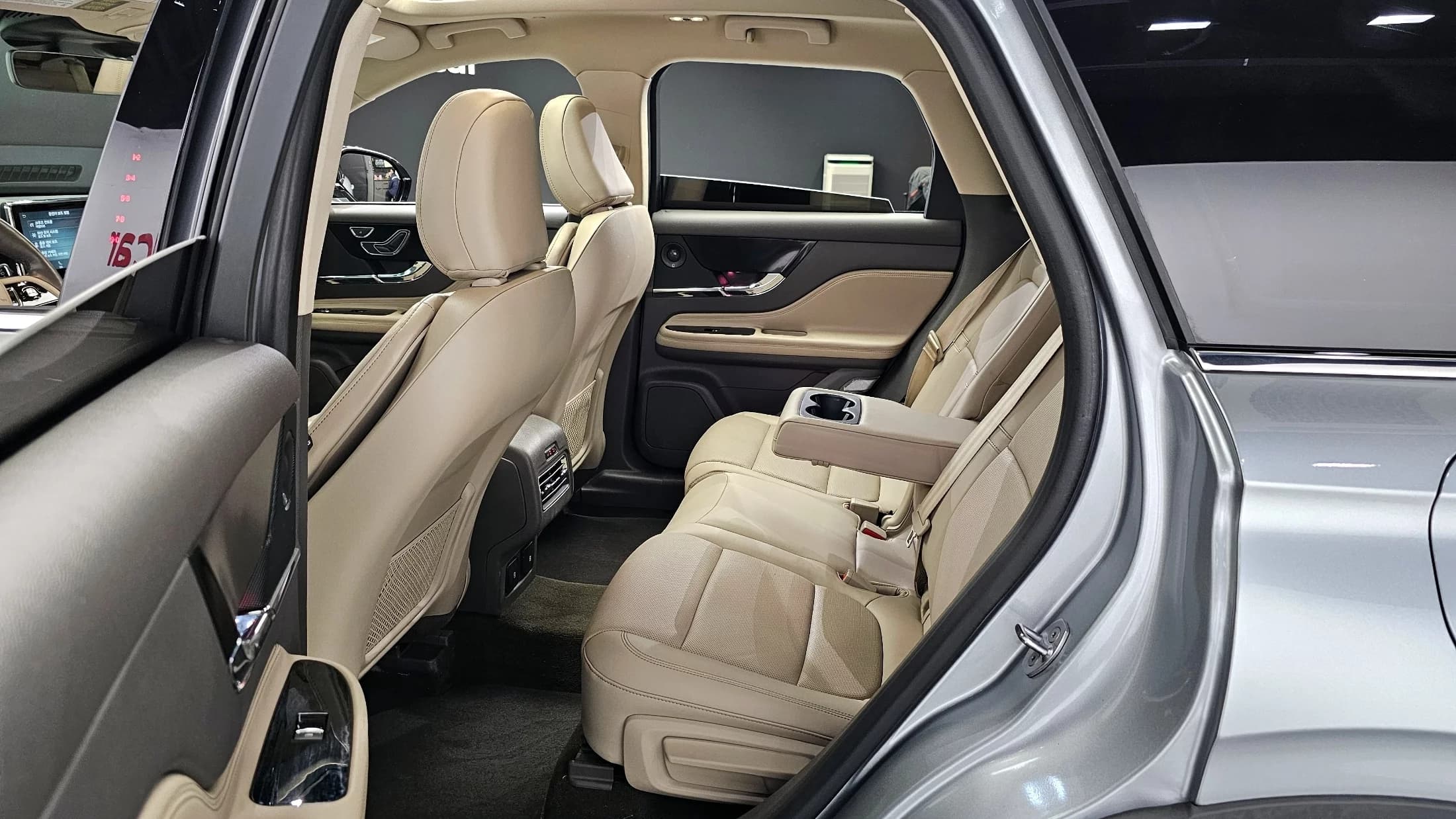 Lincoln Corsair 2.0 Reserve AWD, 2021 г. 41141 км. — фото 12