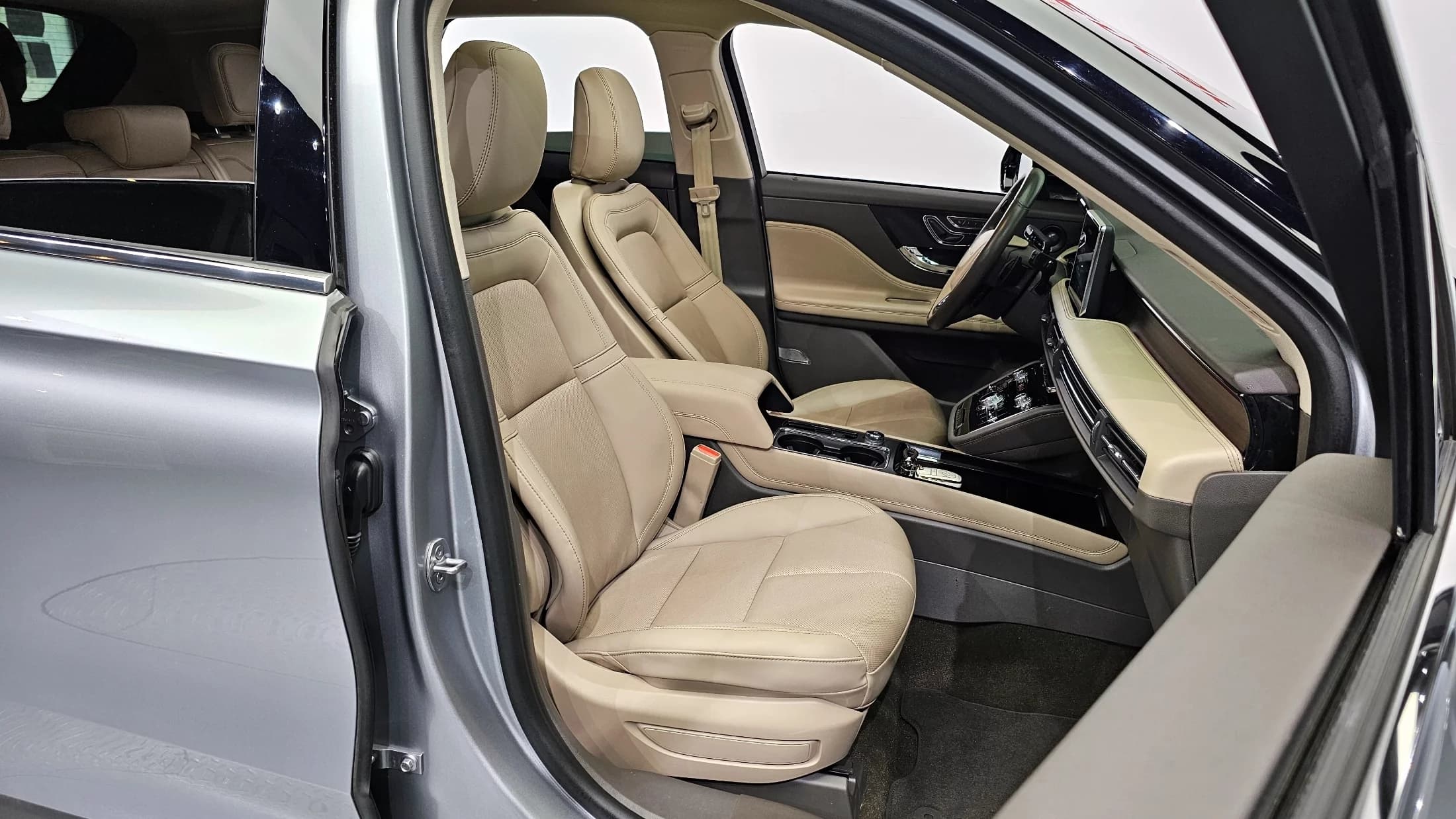 Lincoln Corsair 2.0 Reserve AWD, 2021 г. 41141 км. — фото 10