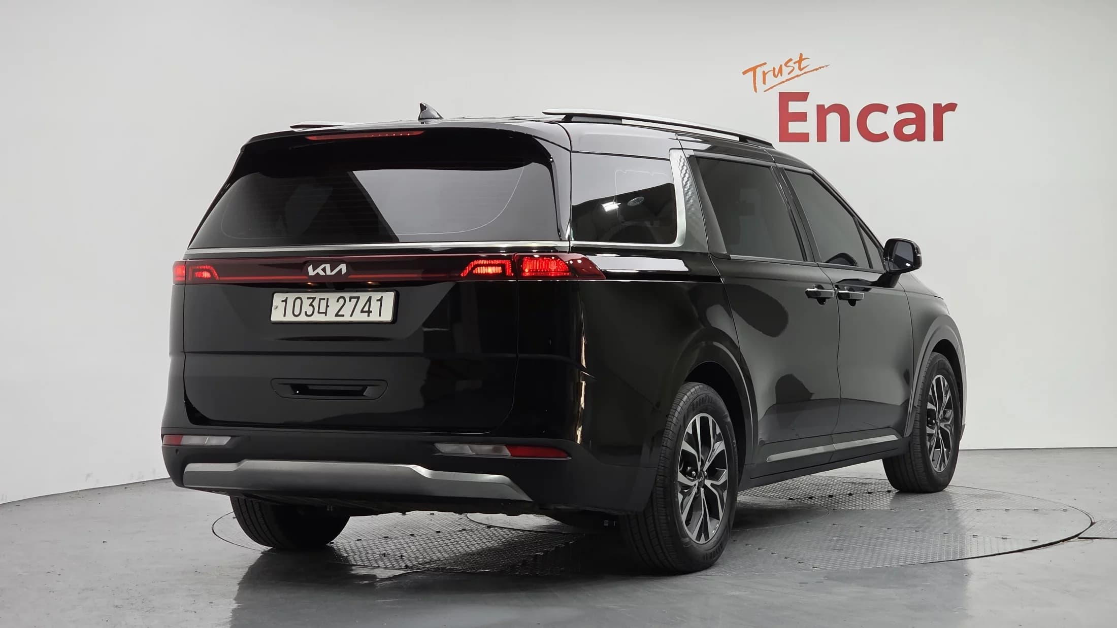 Kia Carnival 9-Seater Noblesse, 2023 г. 44720 км. — фото 2