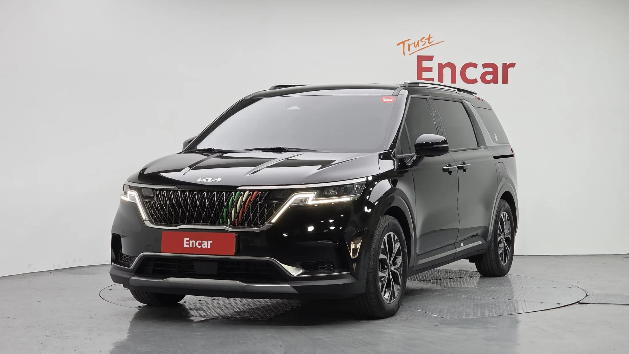 Kia Carnival 9-Seater Noblesse, 2023 г. 44720 км. — фото 3