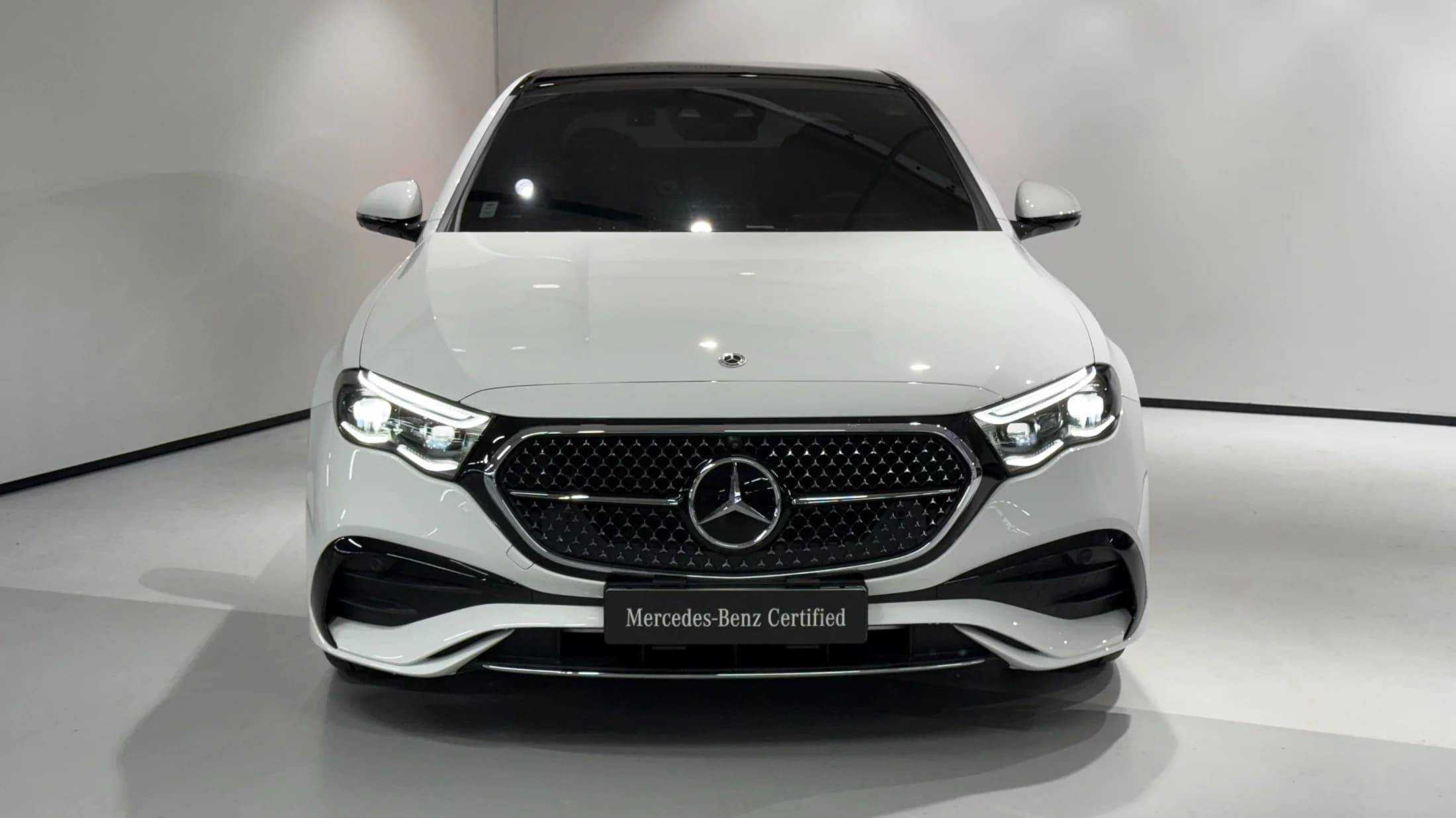 Mercedes-Benz E-Class E300 4MATIC AMG Line, 2024 г. 11954 км. — фото 2
