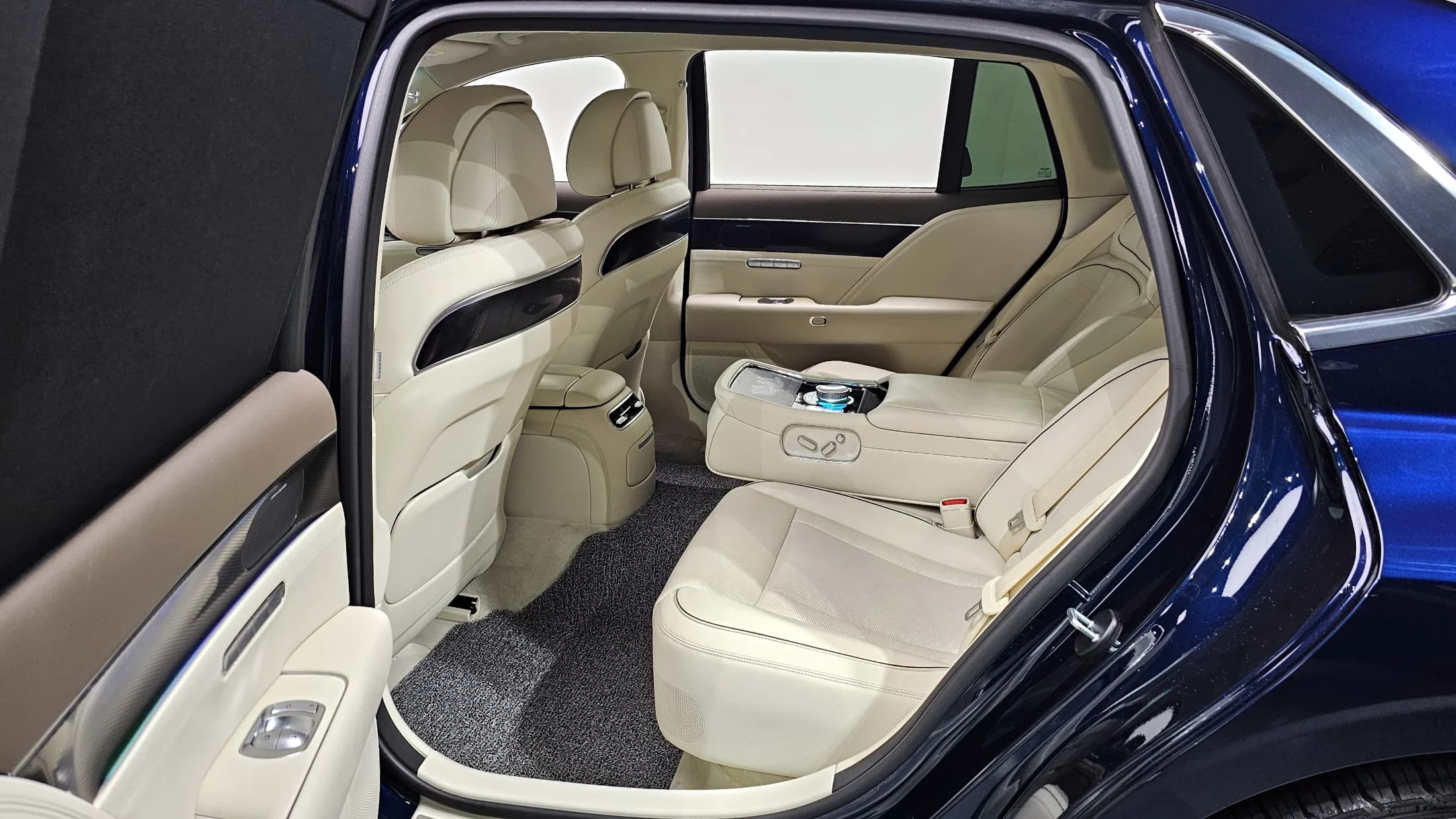 Genesis G90 Gasoline 3.5 Turbo AWD, 2023 г. 49588 км. — фото 12