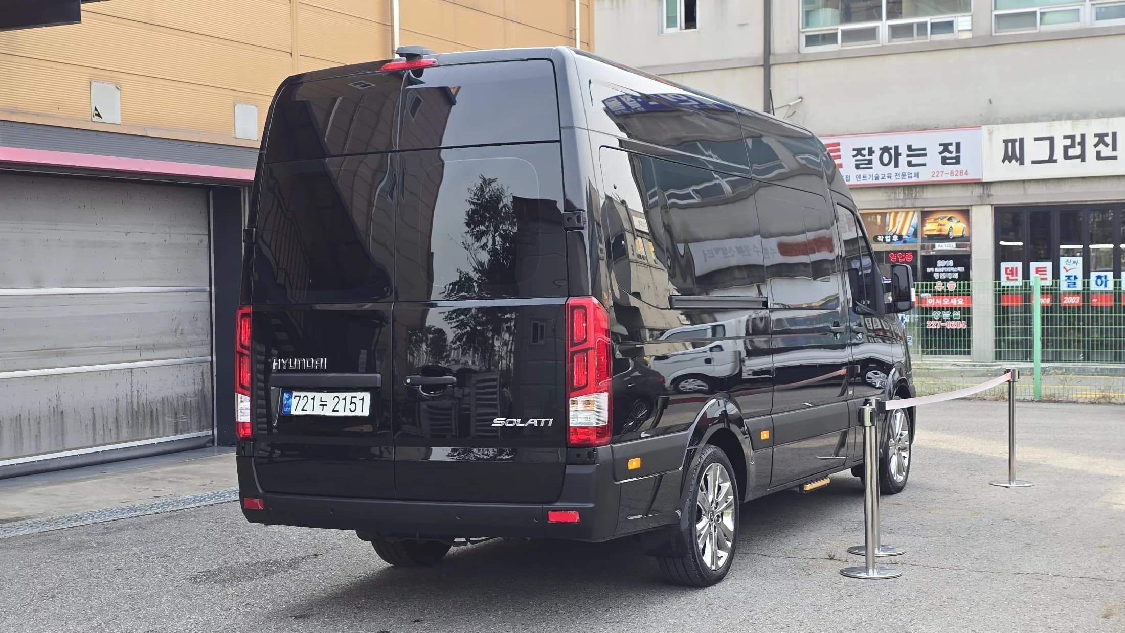 Hyundai H1 15-seater Luxury, 2022 г. 5680 км. — фото 2