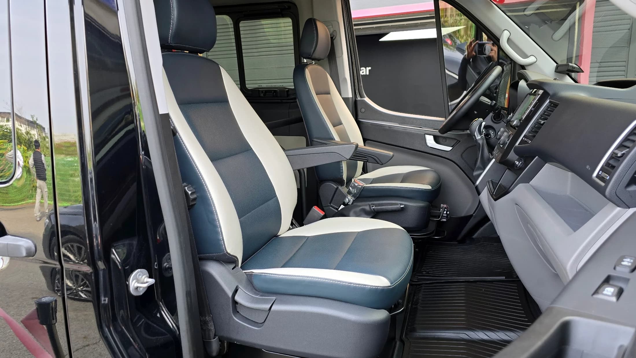 Hyundai H1 15-seater Luxury, 2022 г. 5680 км. — фото 11