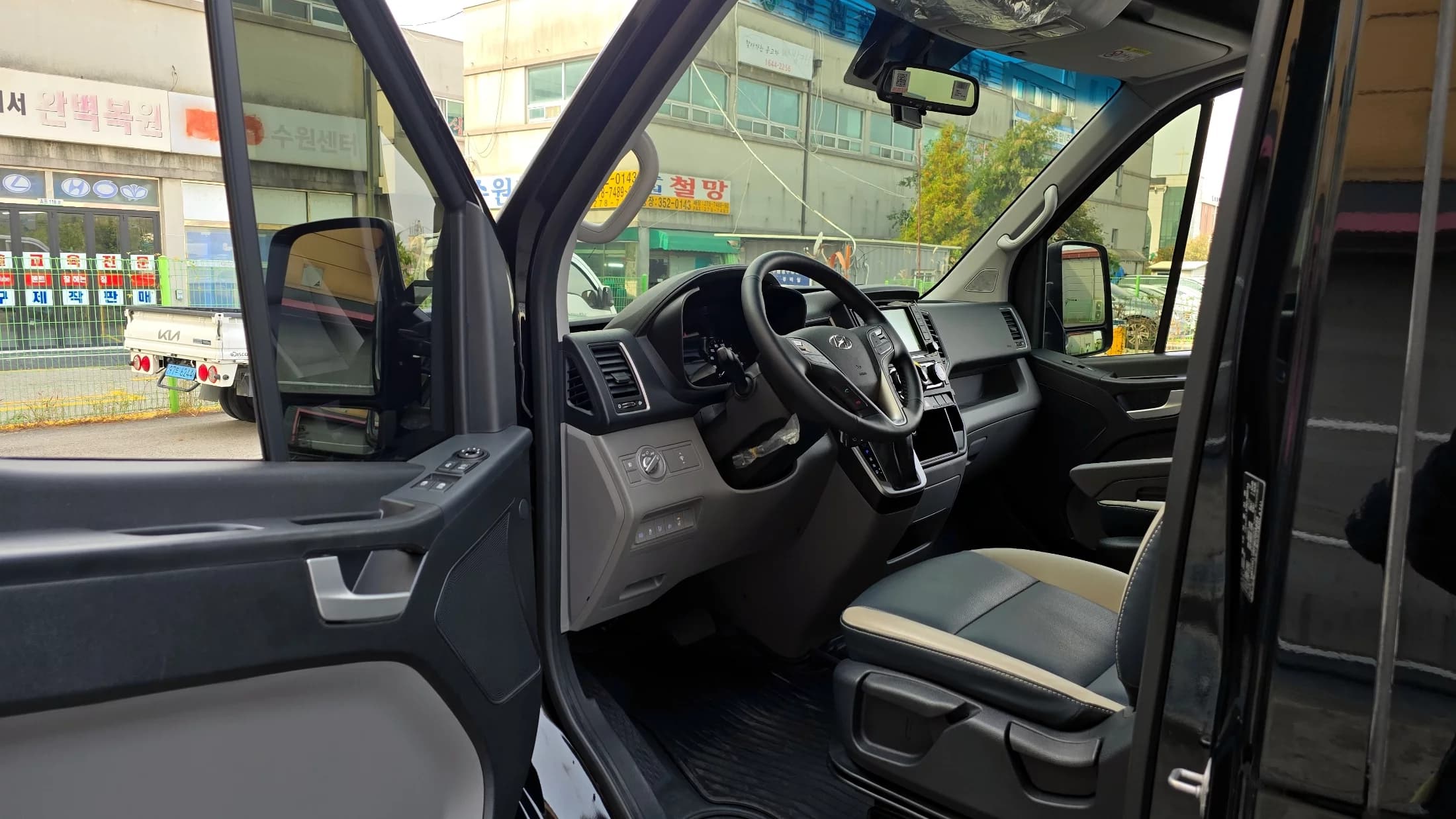 Hyundai H1 15-seater Luxury, 2022 г. 5680 км. — фото 10